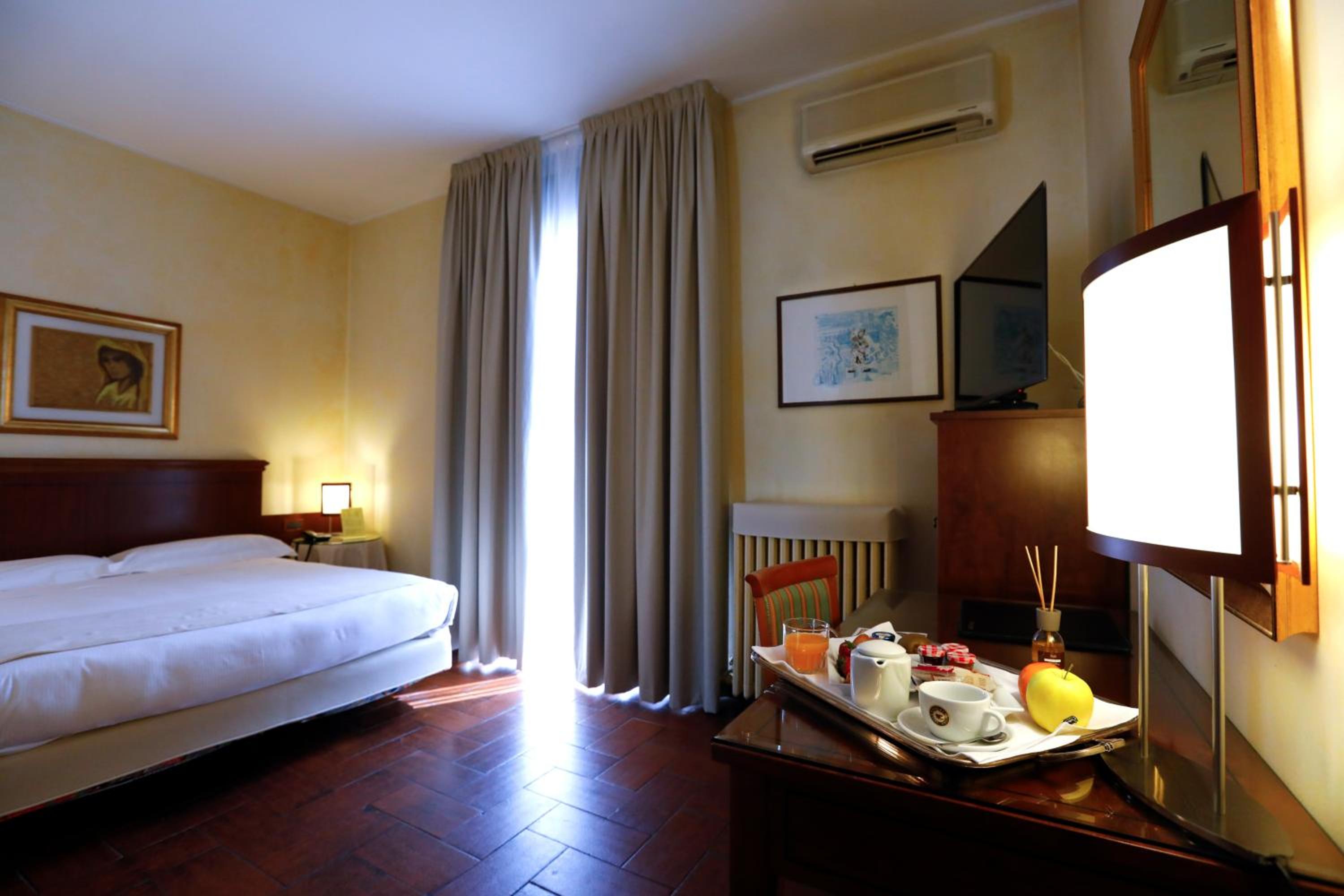 Double or Twin Room - Photo 1