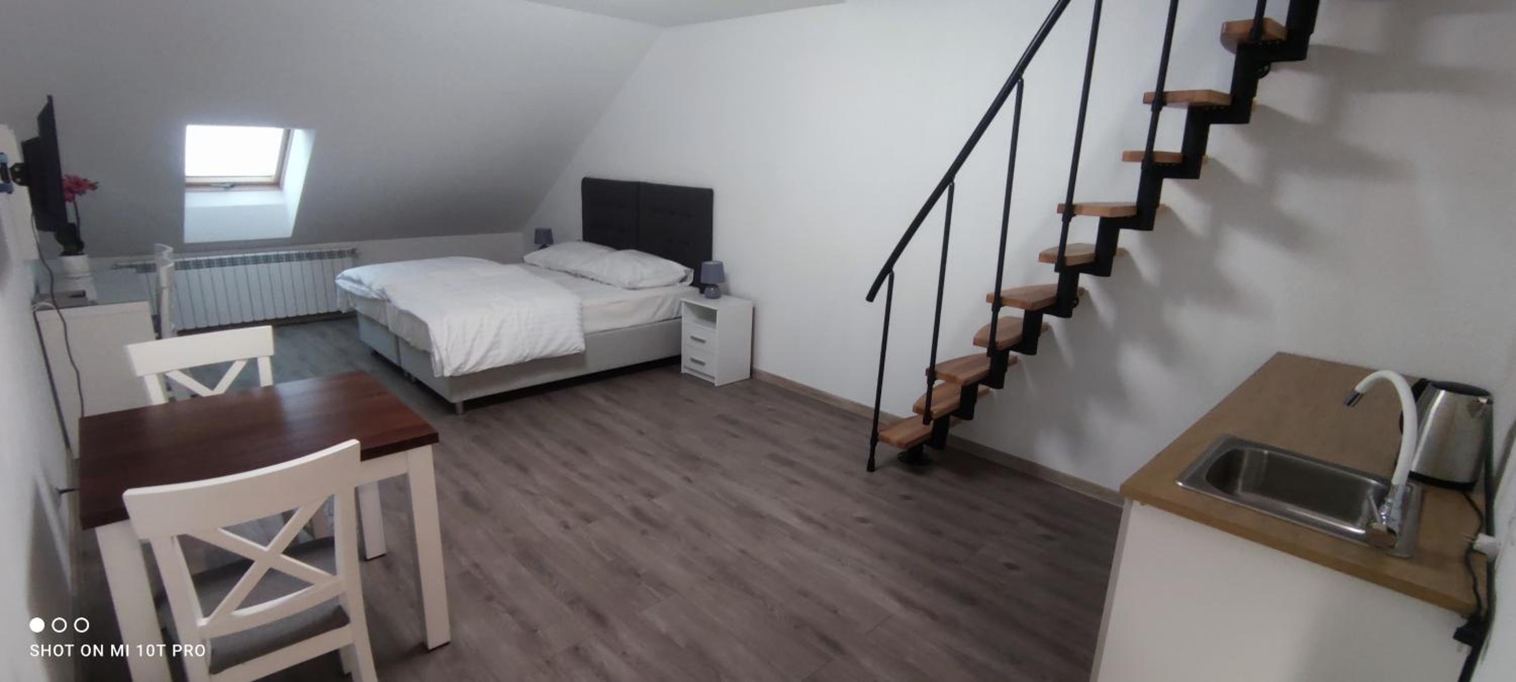 Quadruple Room with Bathroom - Photo 5