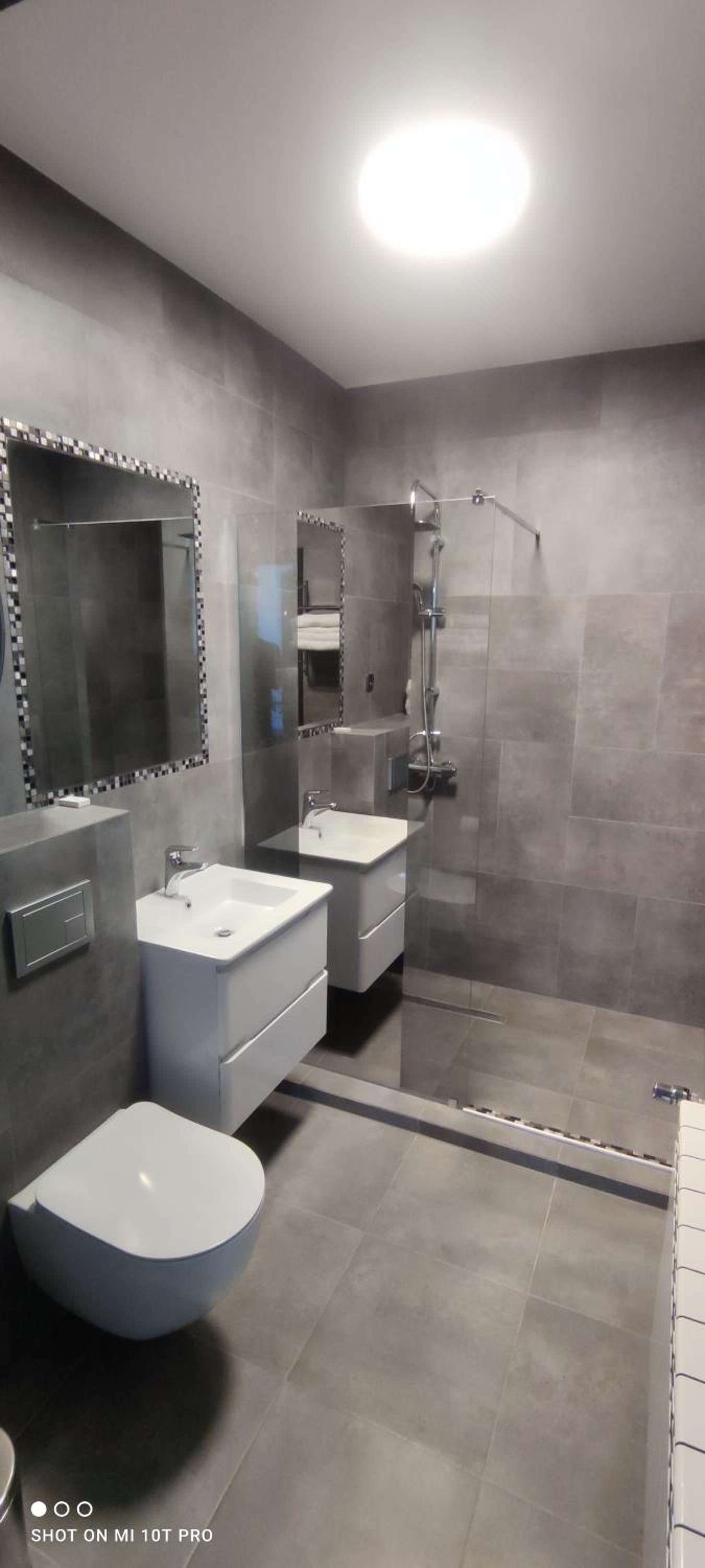 Quadruple Room with Bathroom - Photo 1