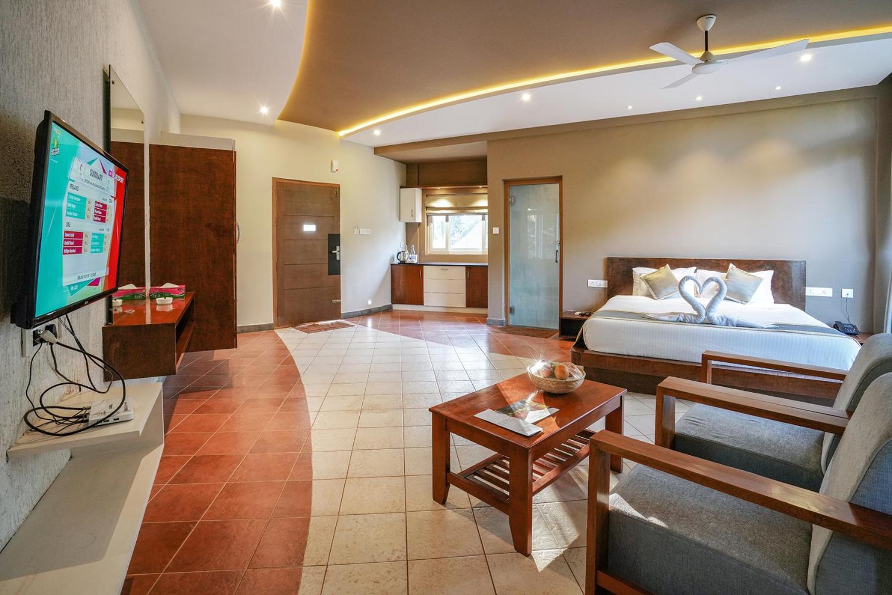 Family Suite with Balcony - Photo 1