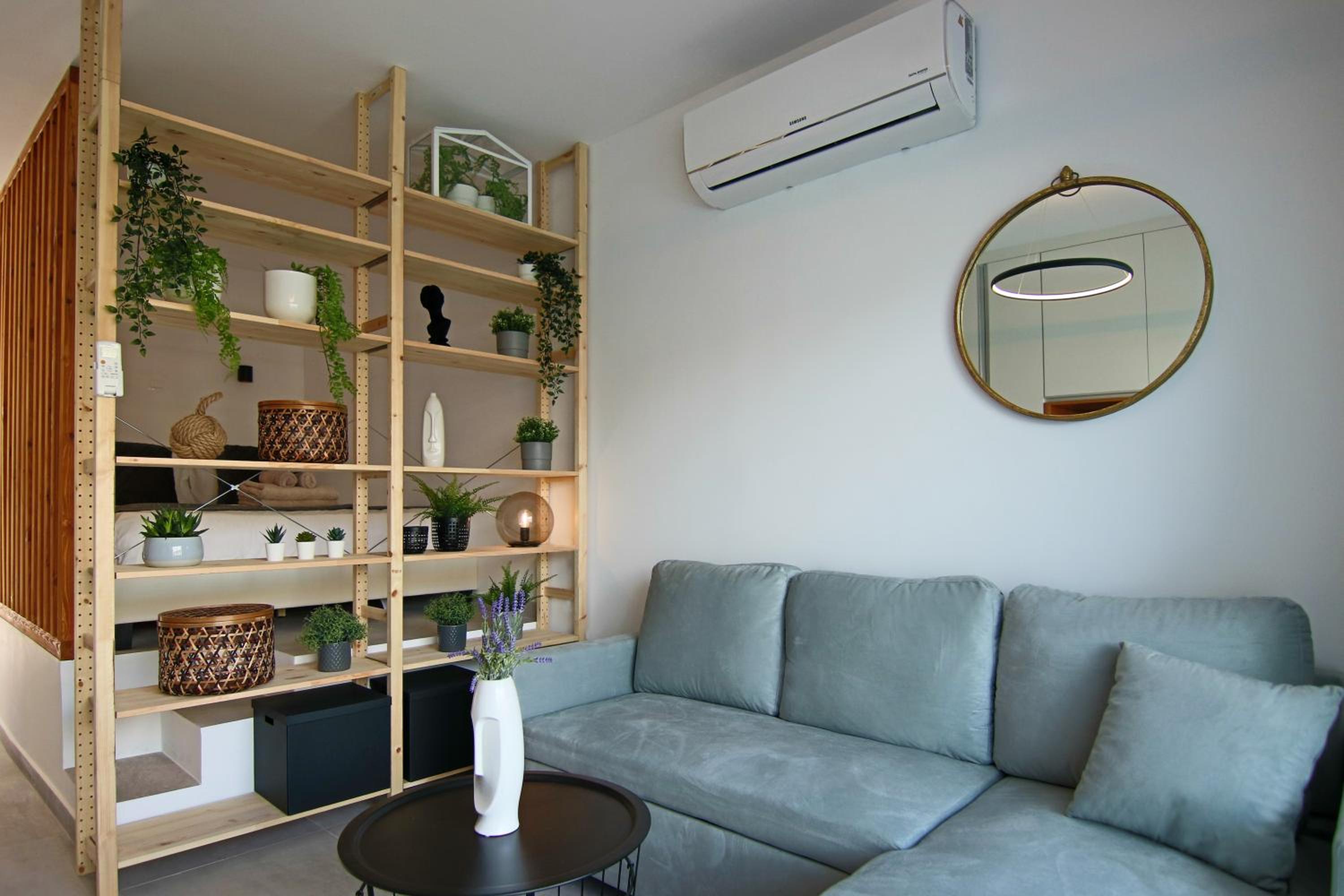 Apartment with Balcony photo 3