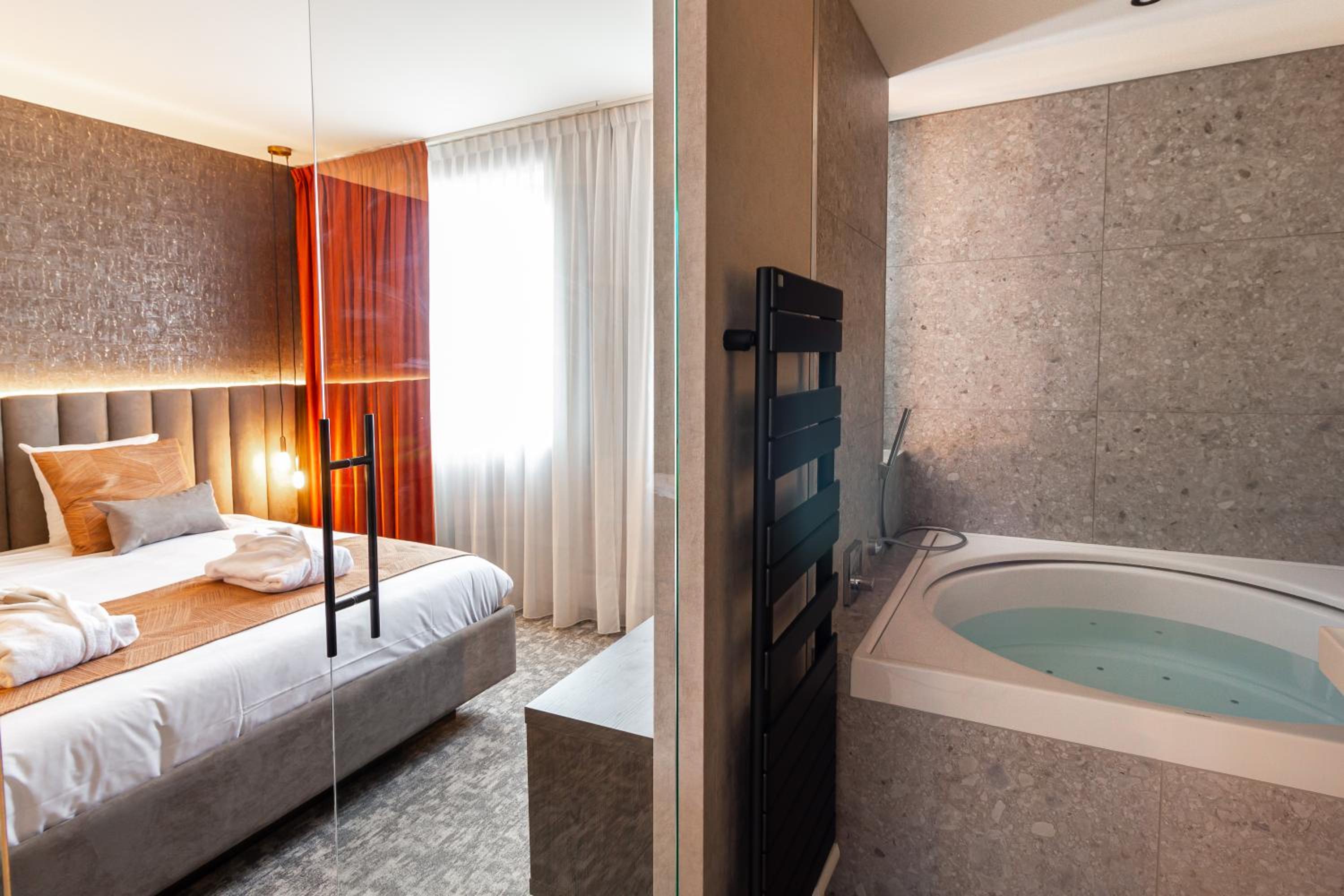 Suite with Hot Tub
