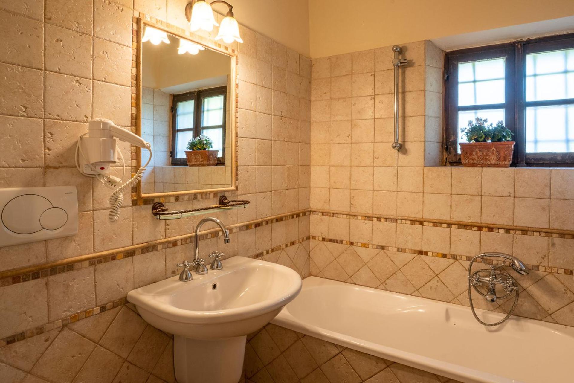 Essential Three-room Apartment - Photo 4