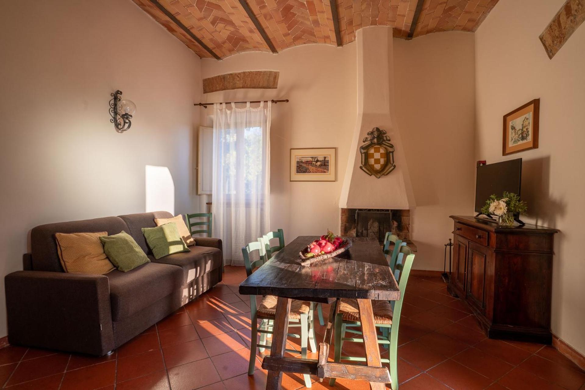 Family three-room apartment - Photo 4