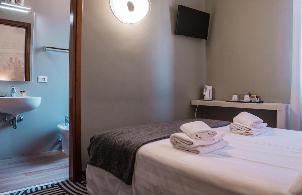 Small Double Room photo 1