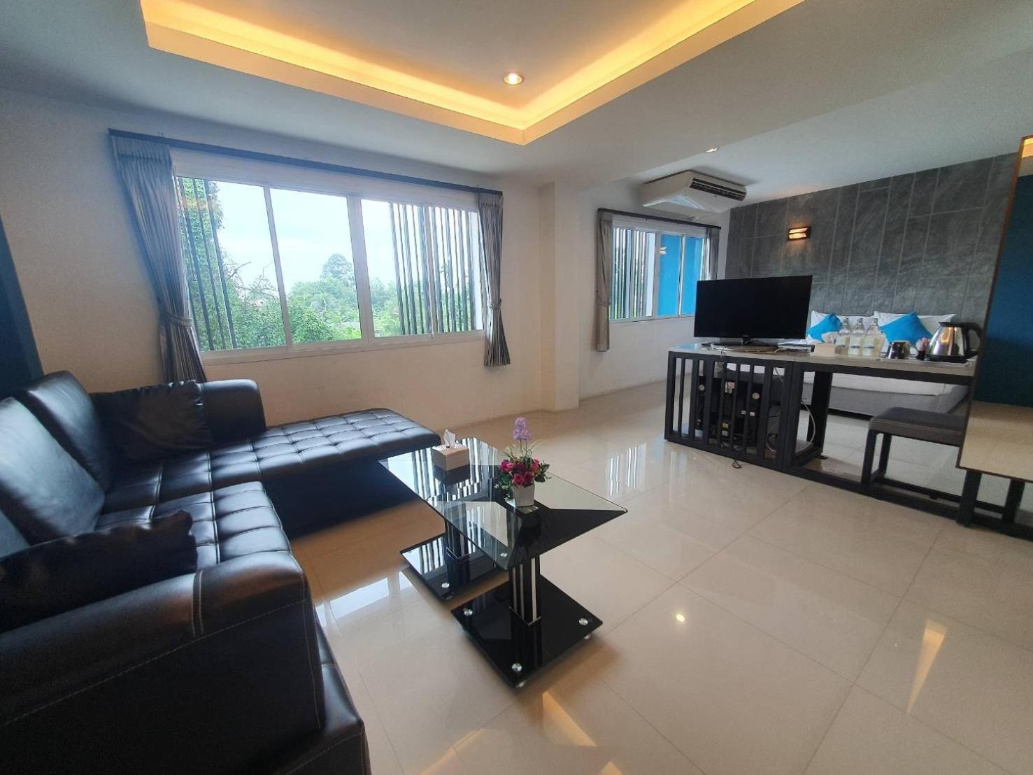 Suite - Photo 2