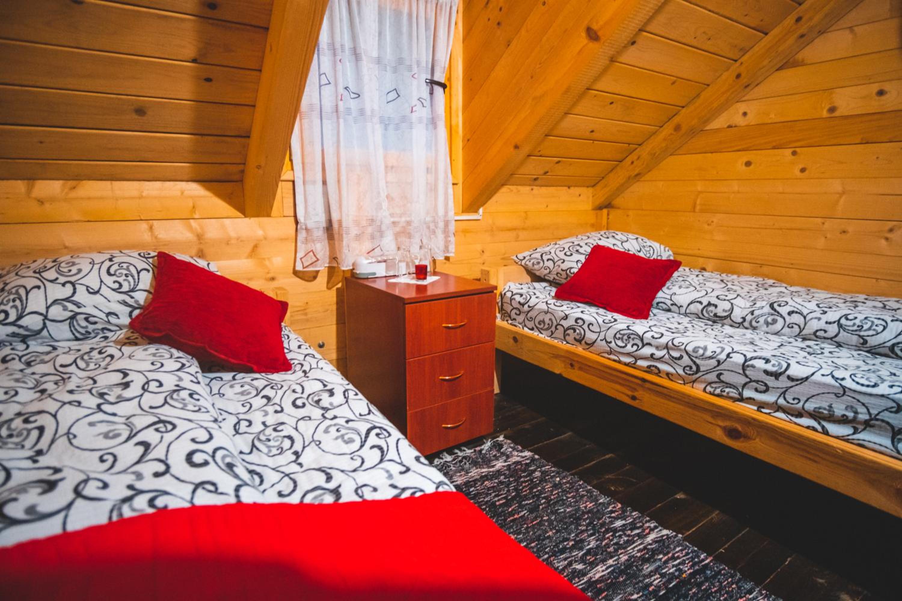 Standard Twin Room with Shared Bathroom photo 1
