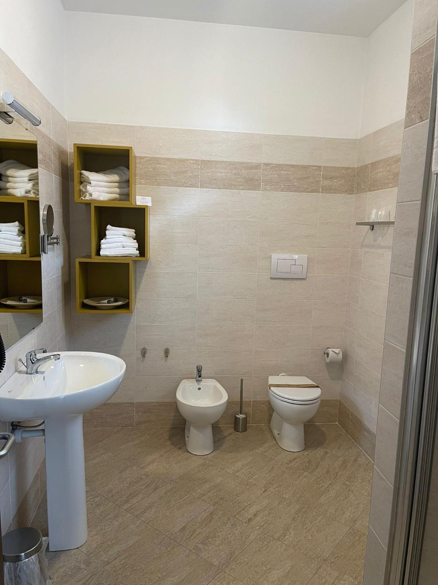 Standard Double Room - Photo 2