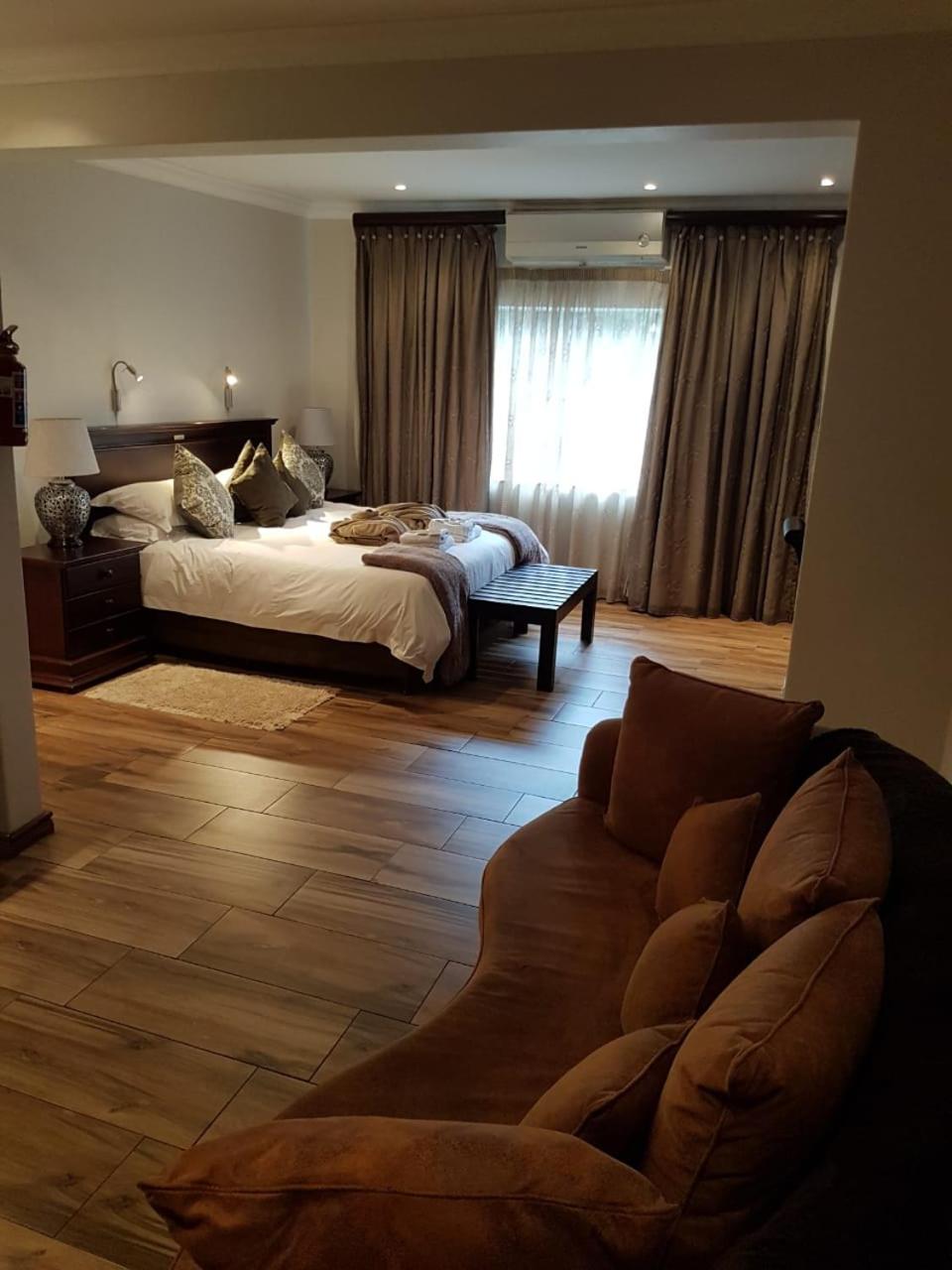 Deluxe Double or Twin Room - Photo 5