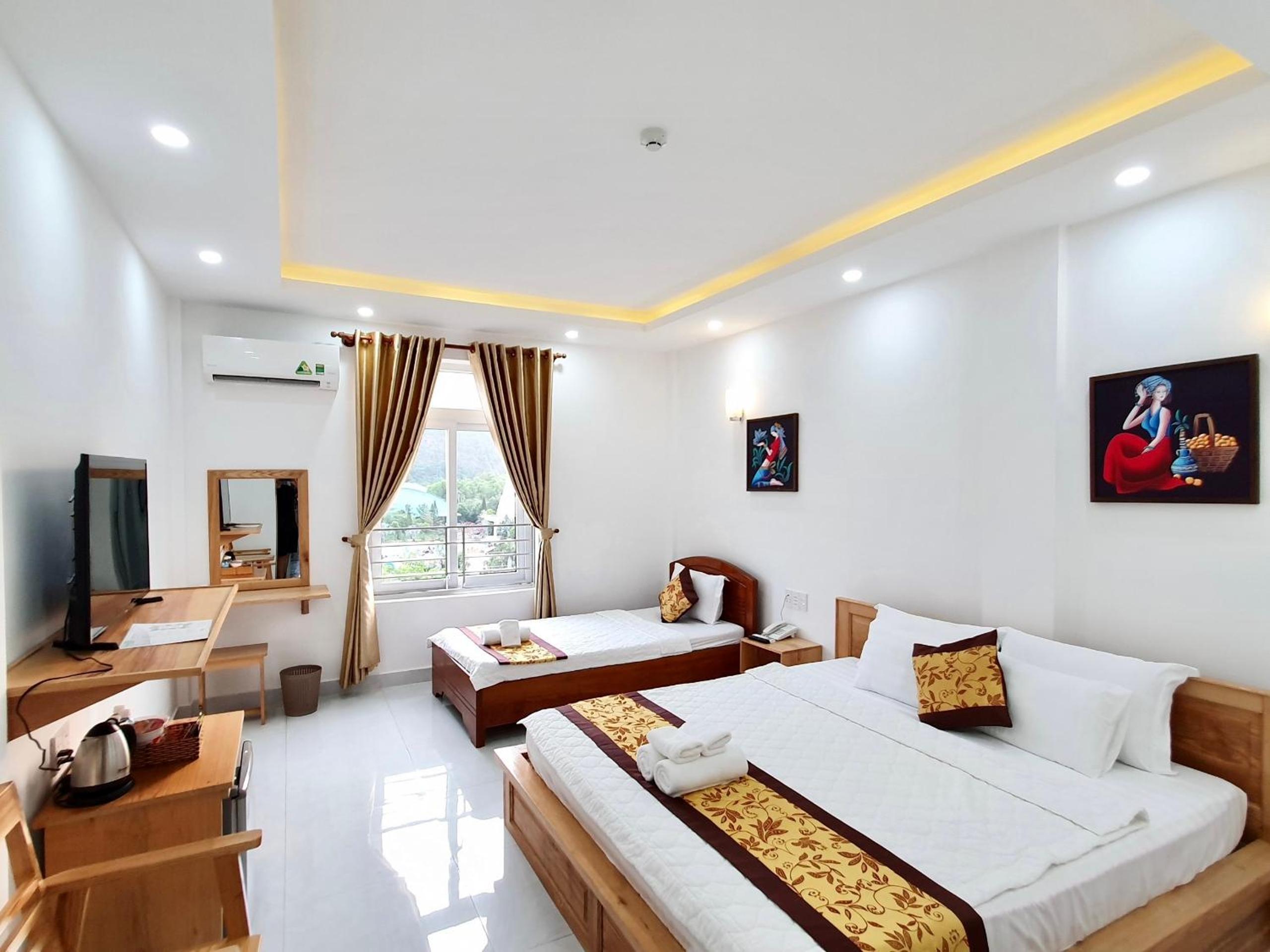 Superior Triple Room photo 3