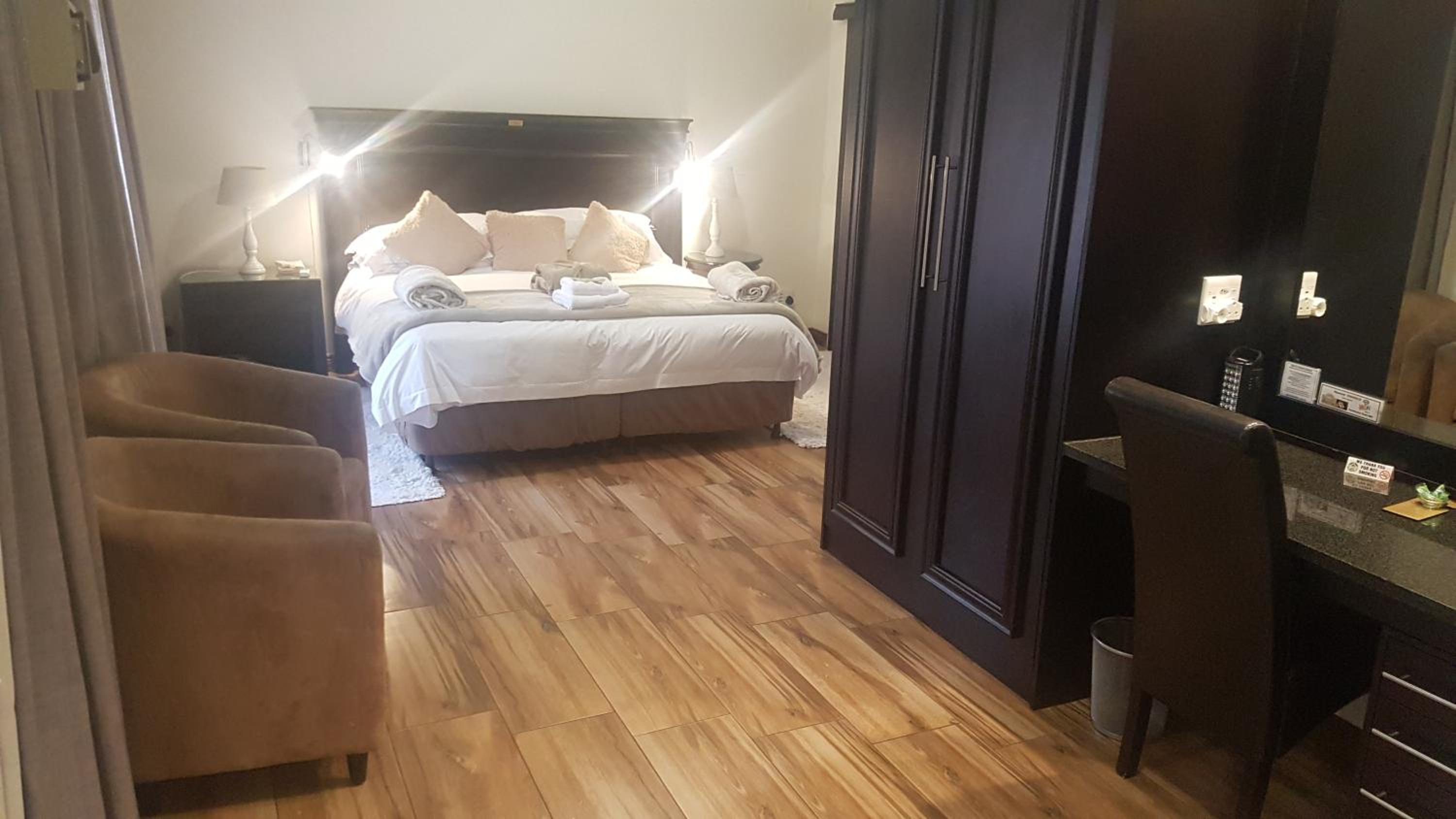 Deluxe Double or Twin Room - Photo 7