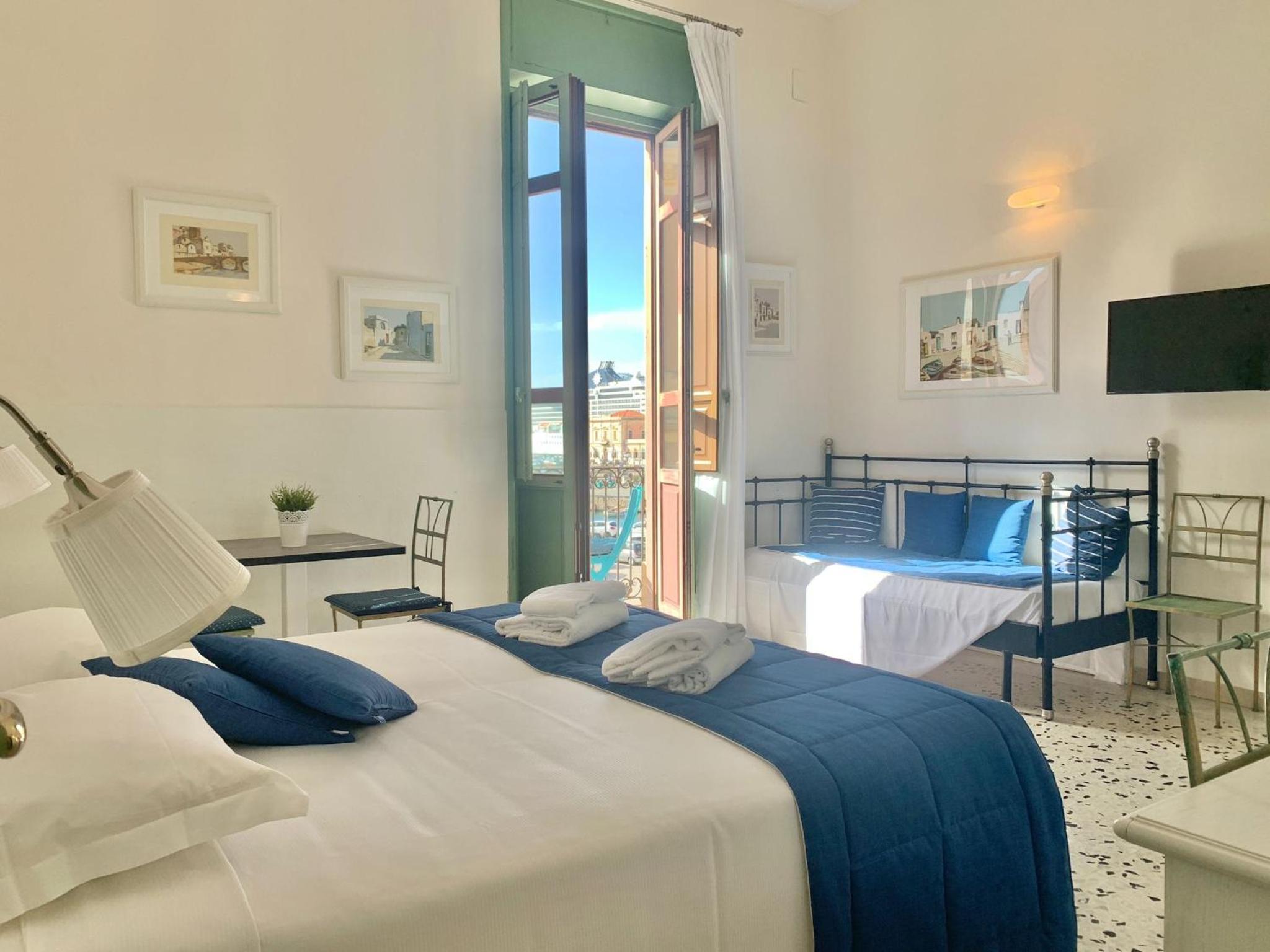 Habitación amplia con vista al mar