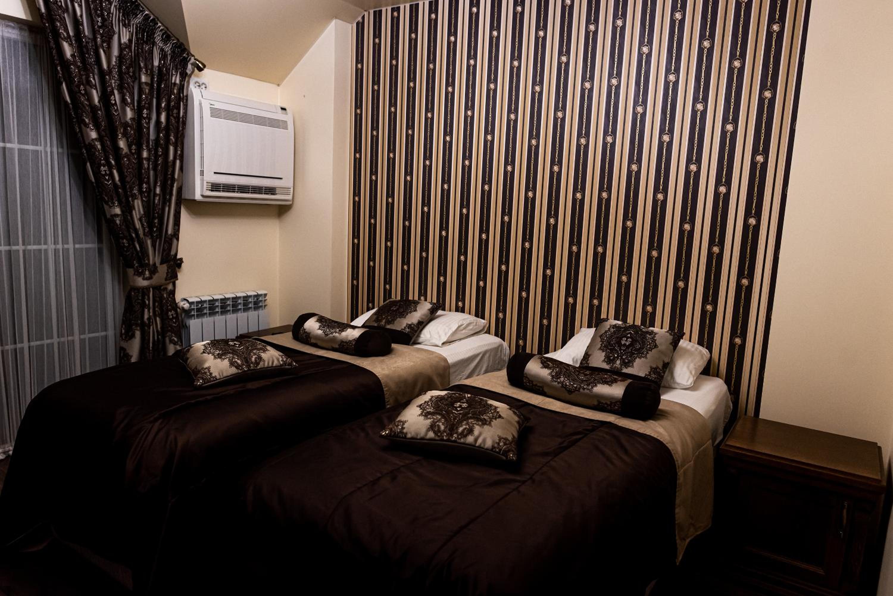 Twin Room with Shower photo 1