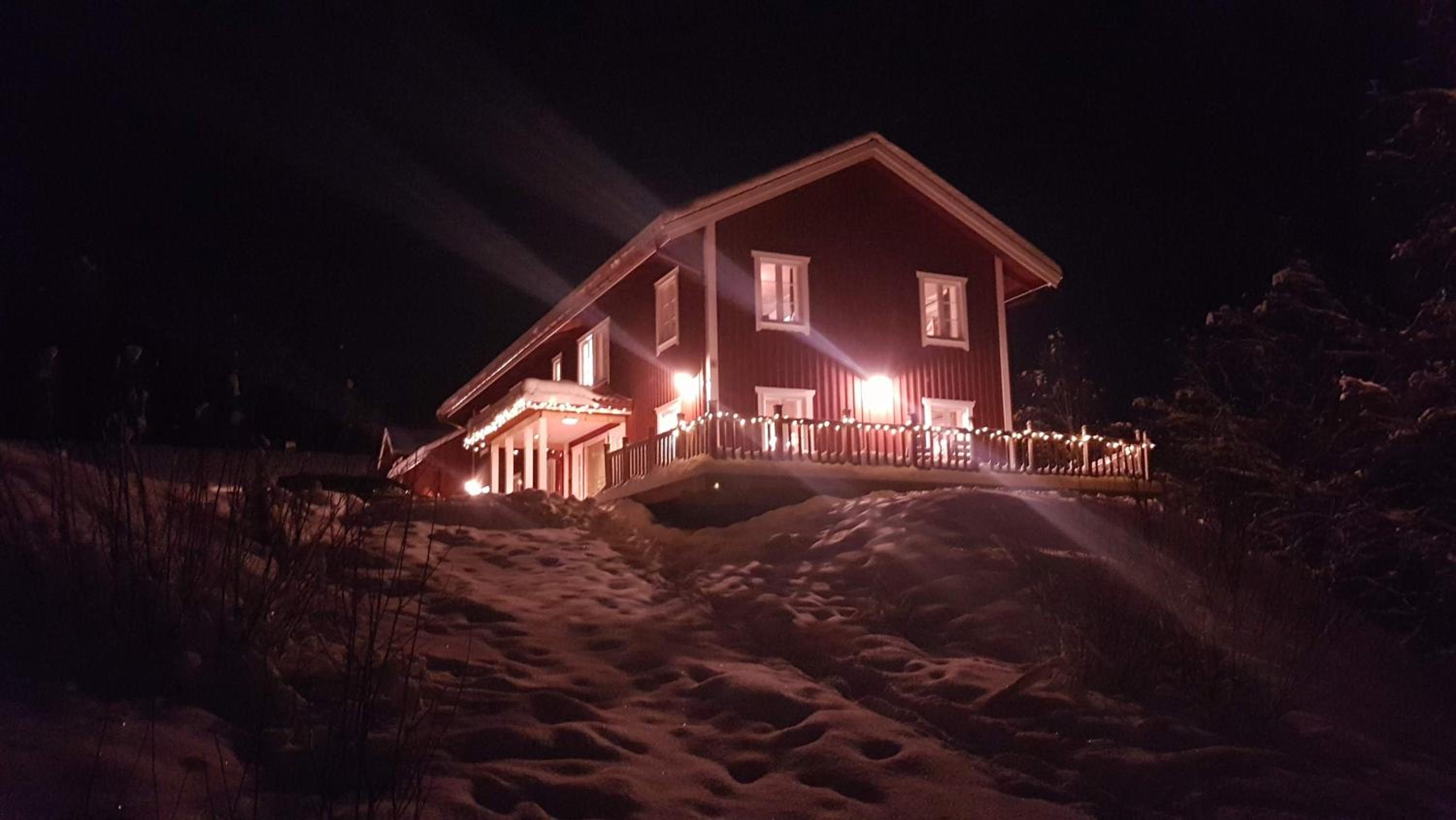 Four-Bedroom House - Photo 8