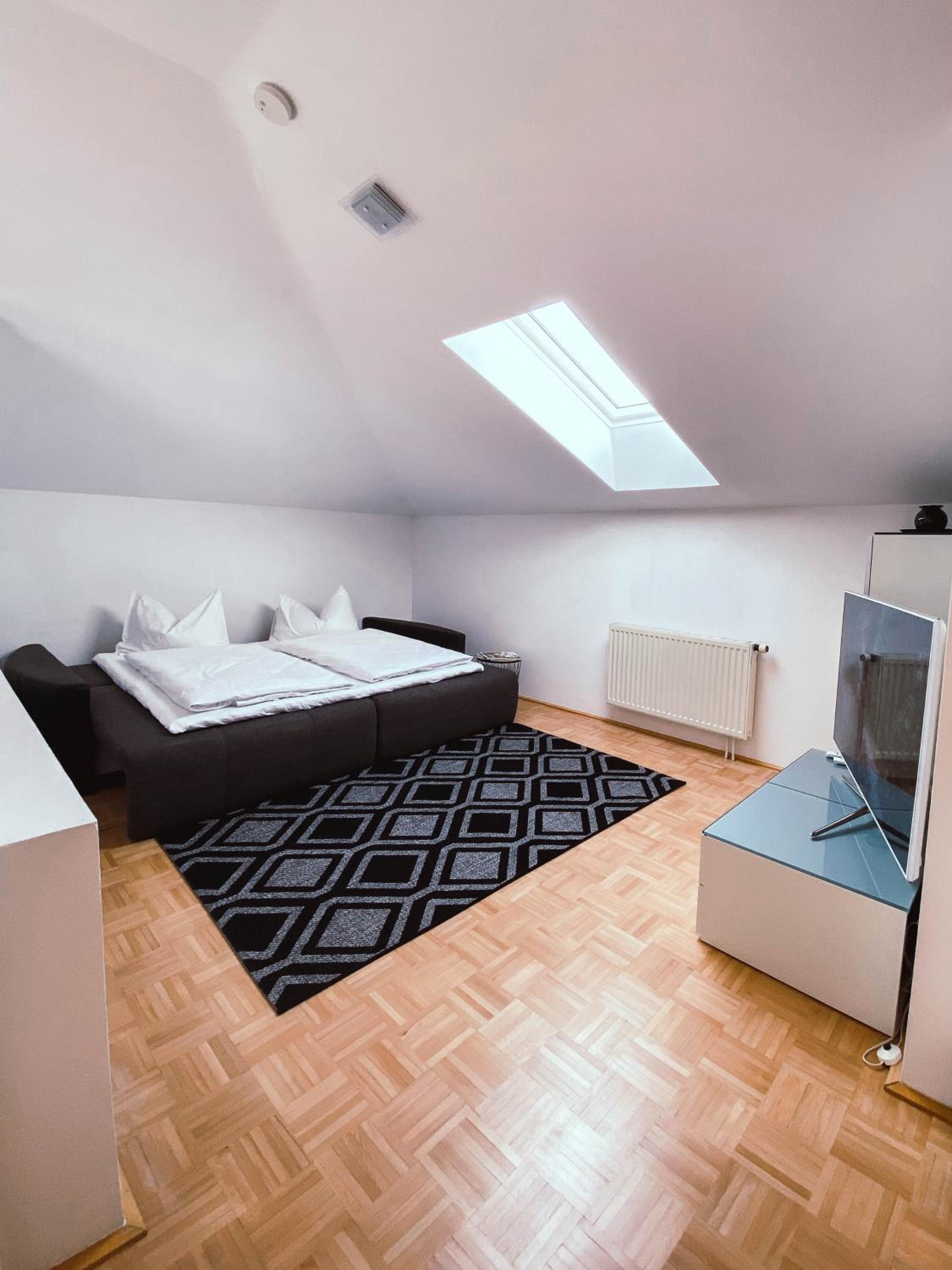 One-Bedroom Apartment photo 1