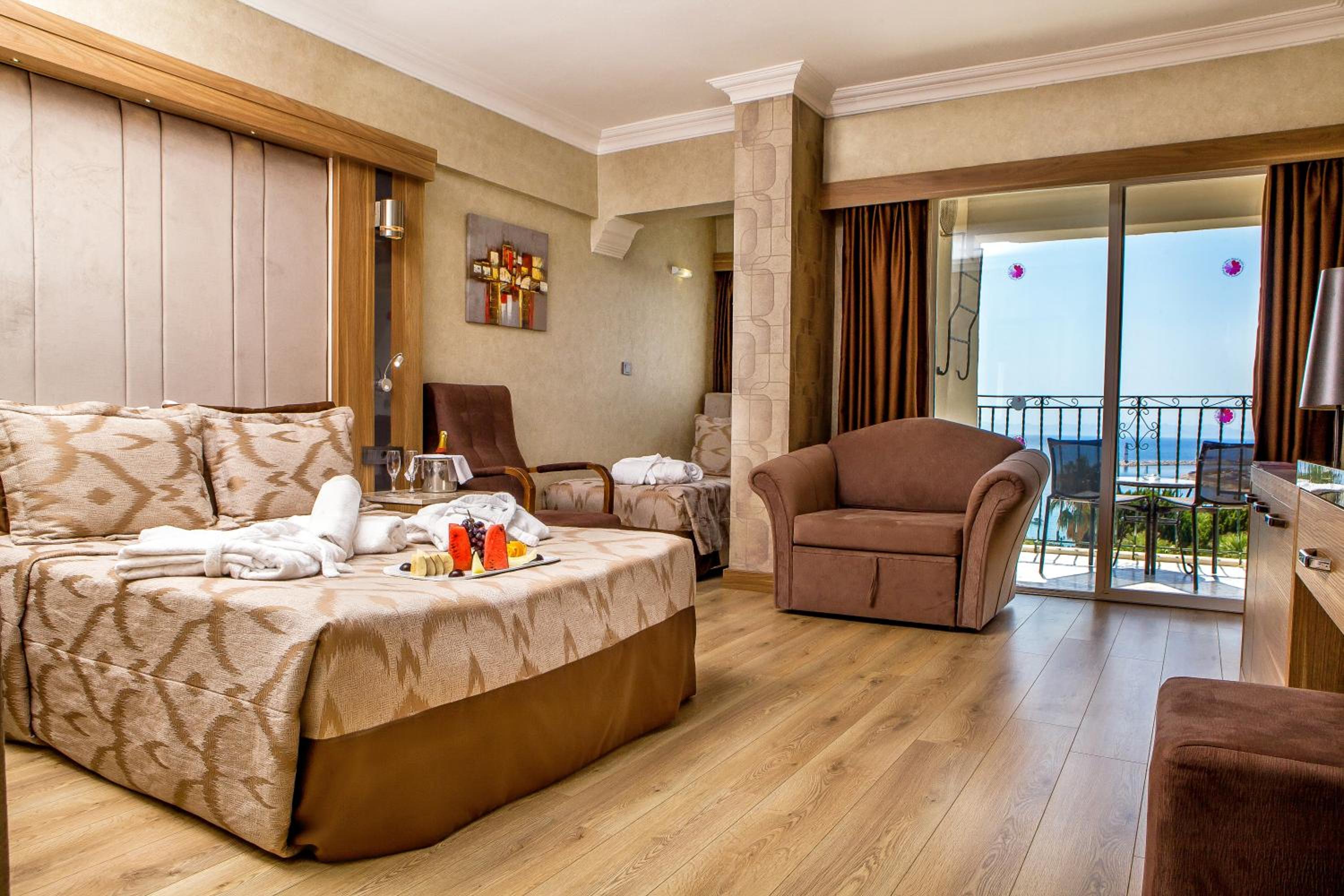 Standard Room with Garden View and Balcony photo 3