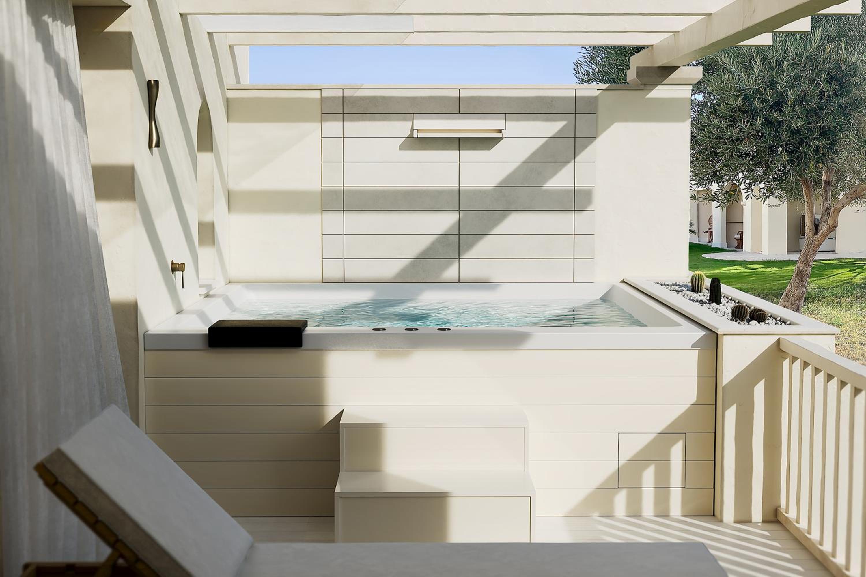Suite with Hot Tub
