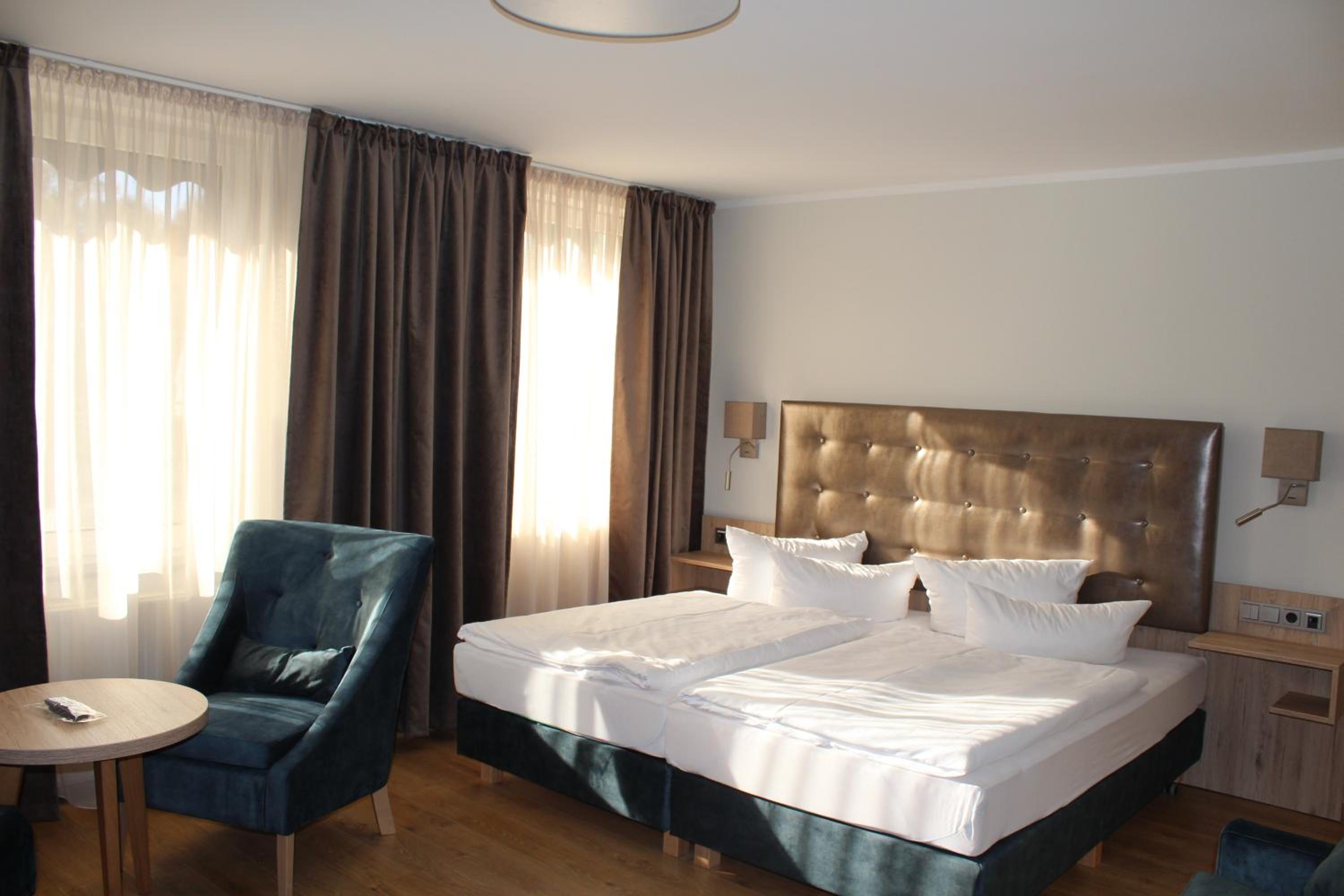 Standard Double Room - Photo 12