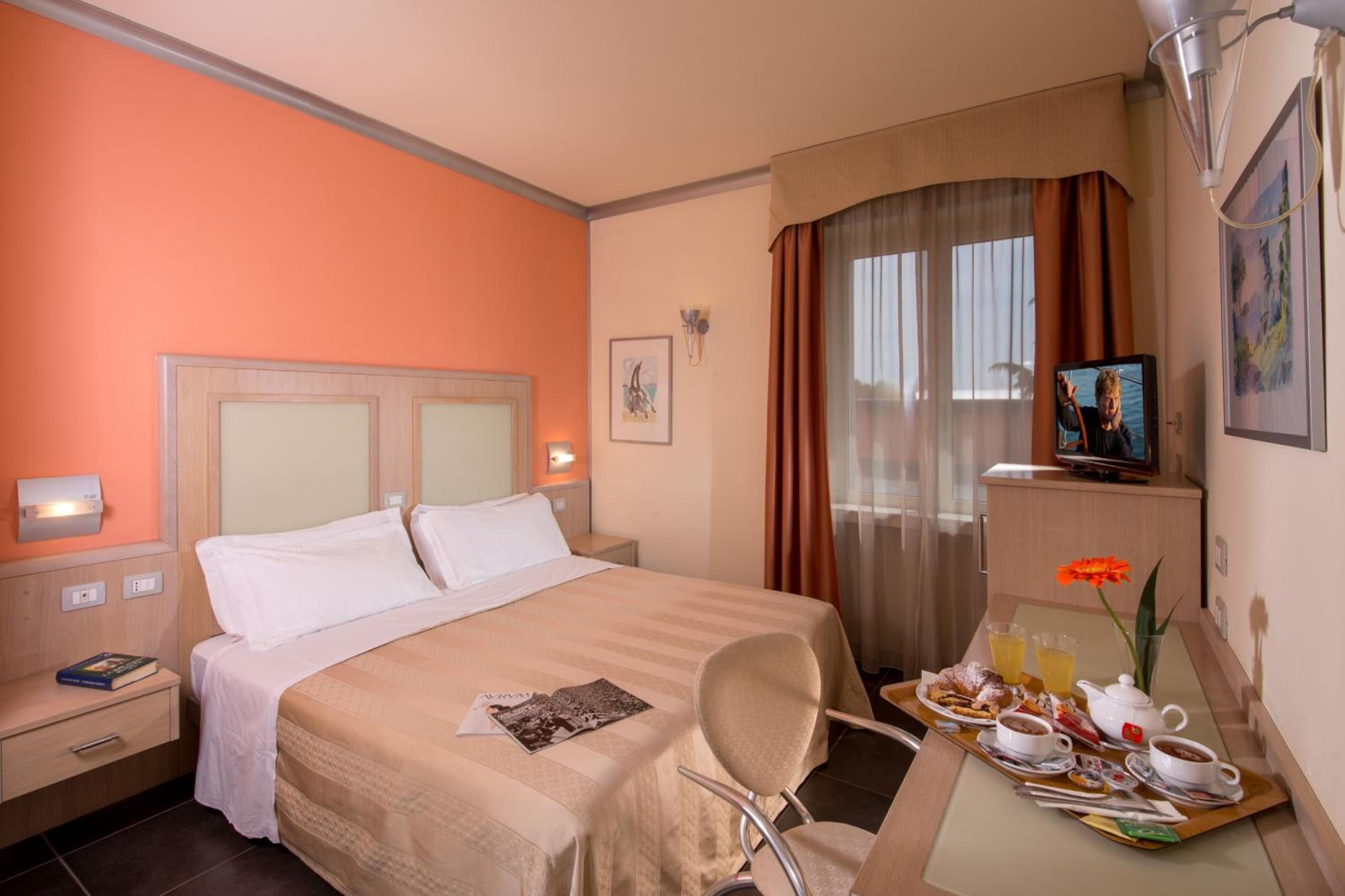 Double Room - Photo 2