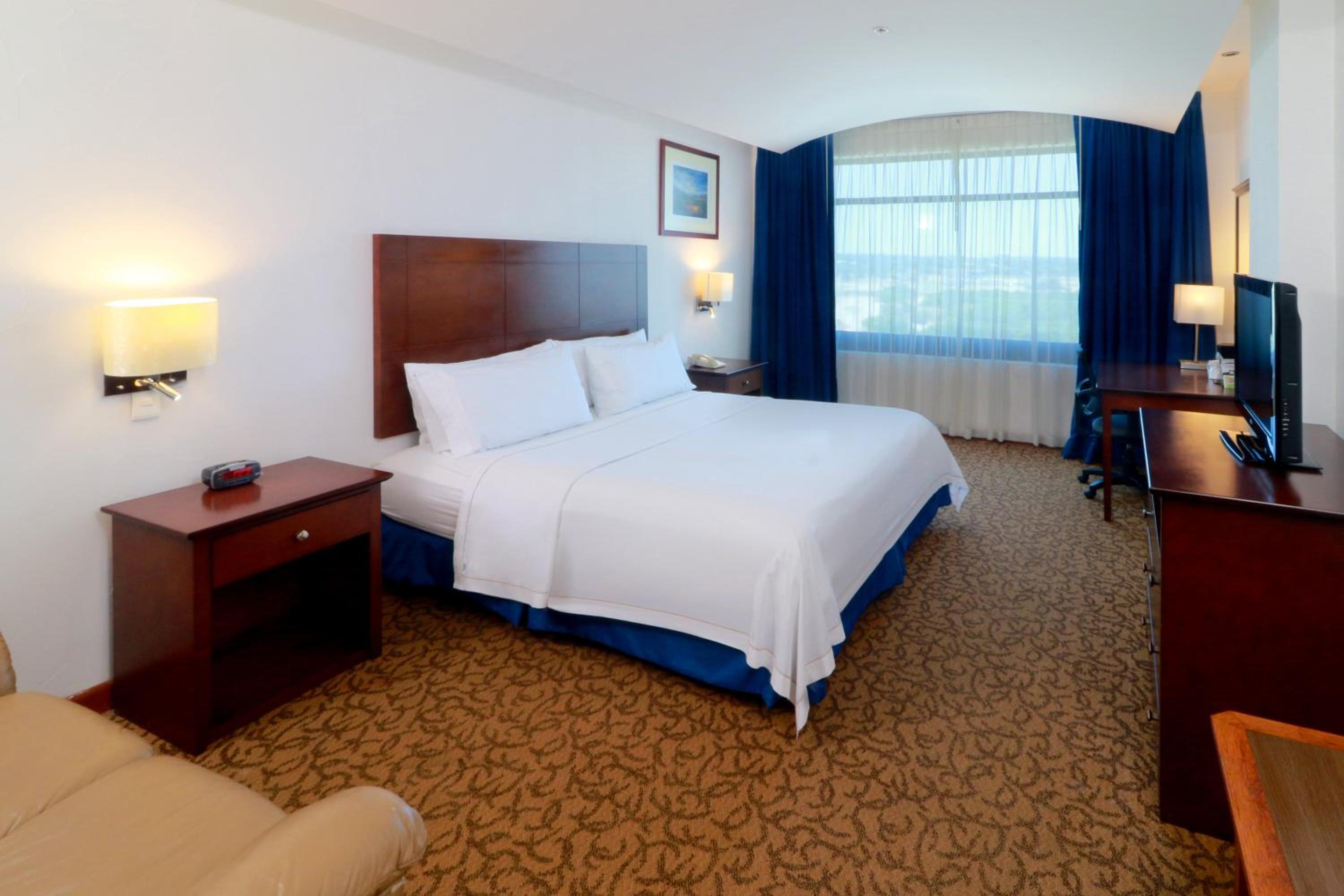 Standard King Room with Extra Floor Space - Photo 1