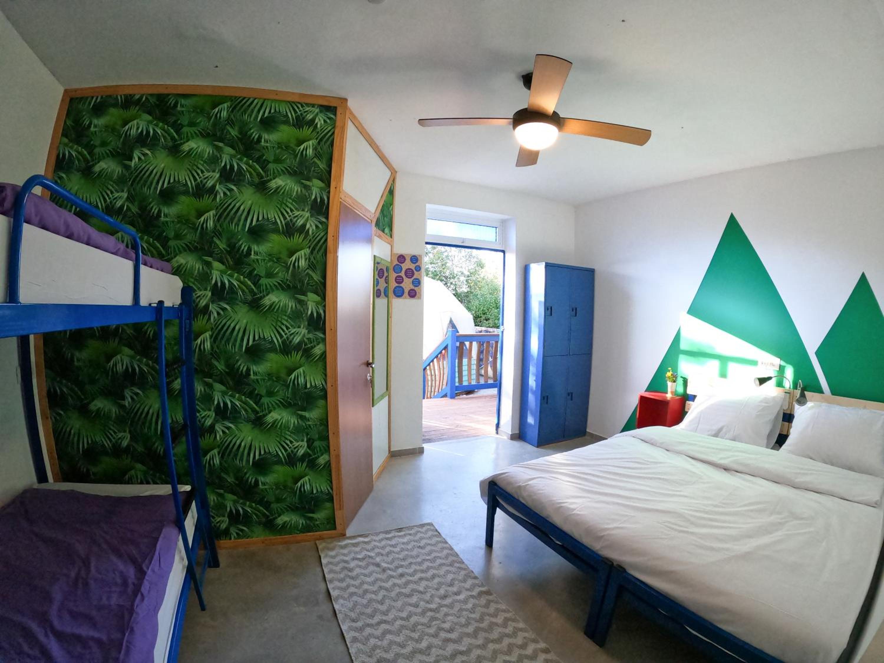 Quadruple Room with Private Bathroom photo 1