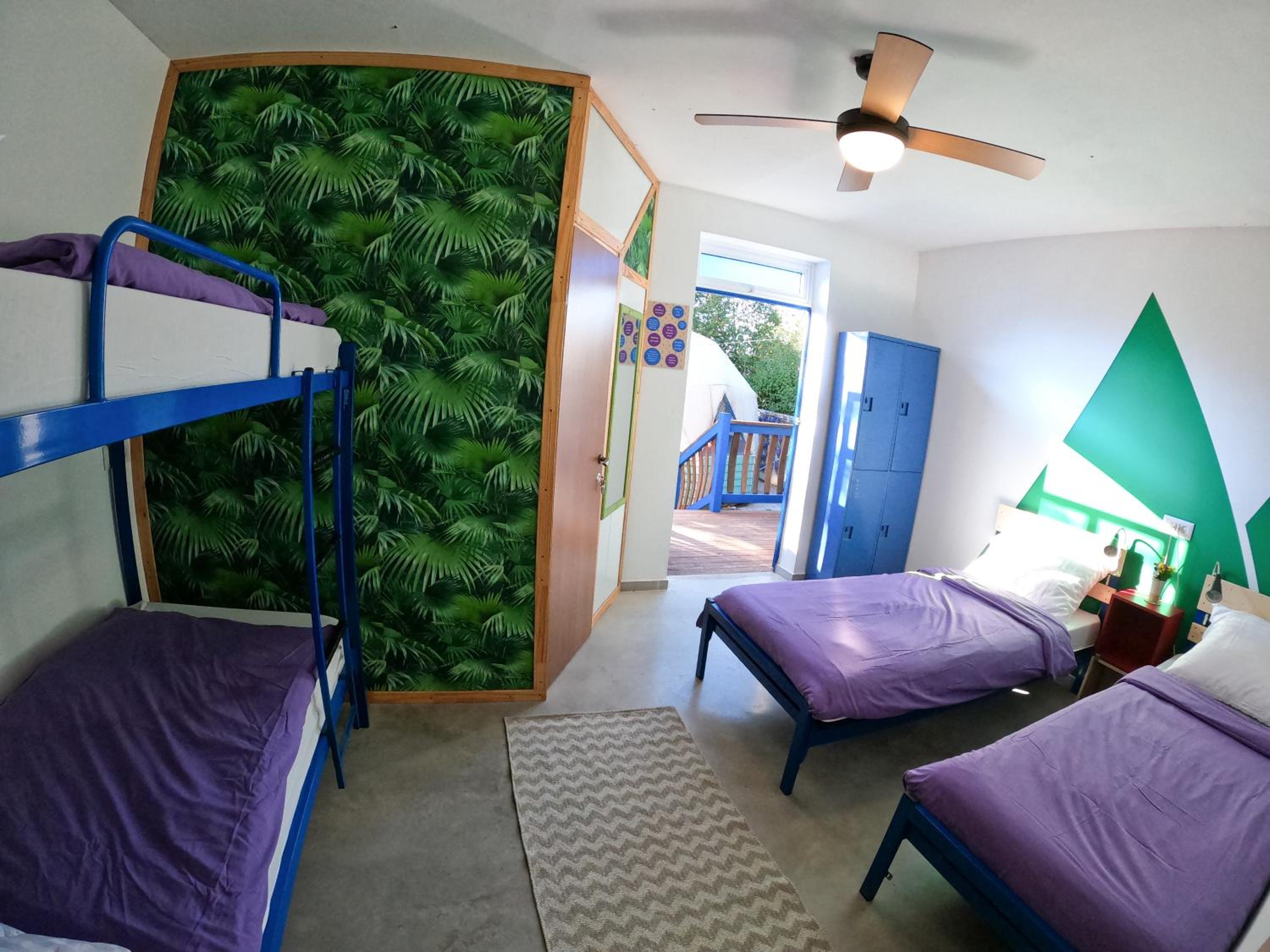 Quadruple Room with Private Bathroom photo 2