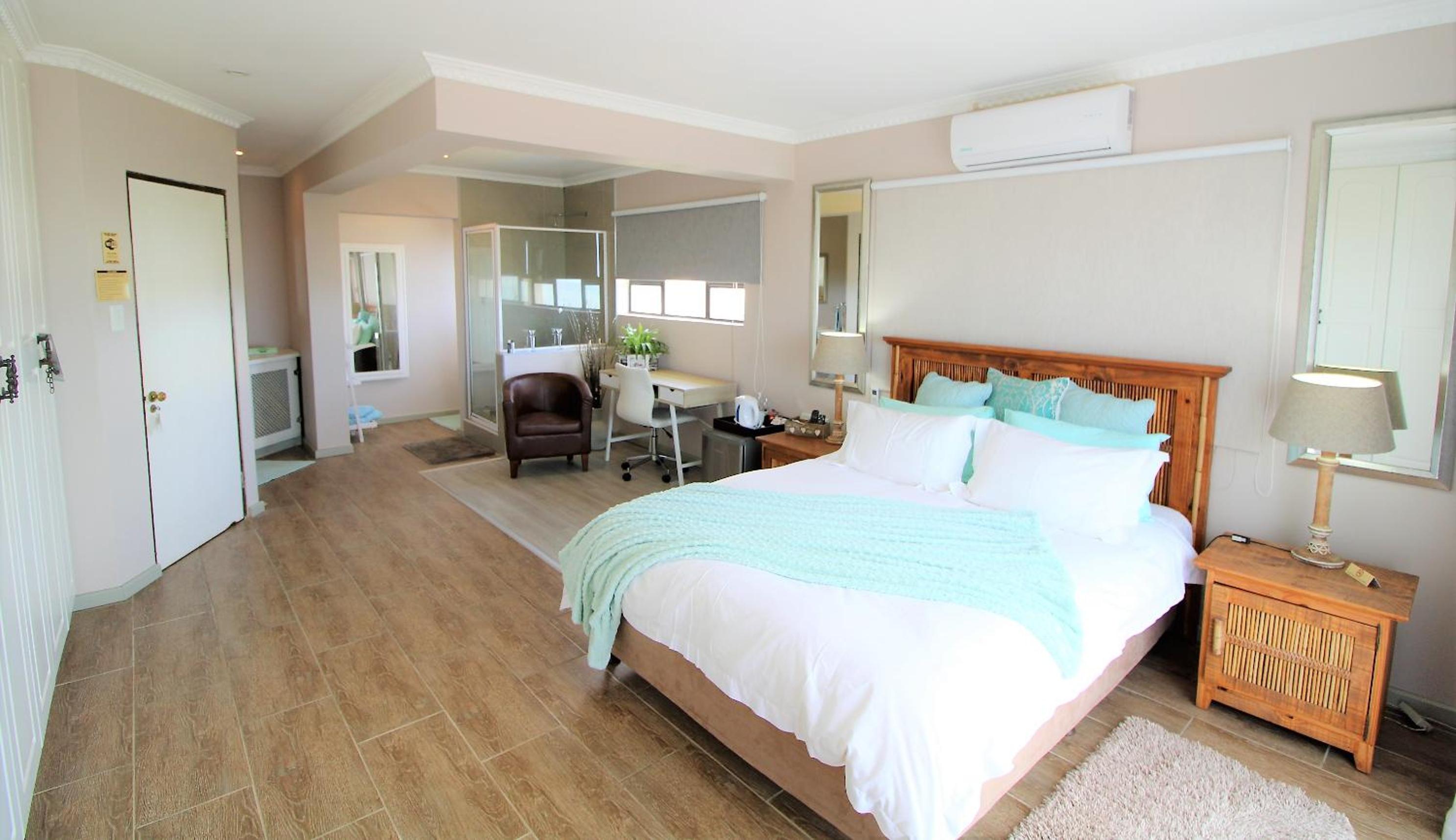 Queen Suite with Sea View - Photo 5