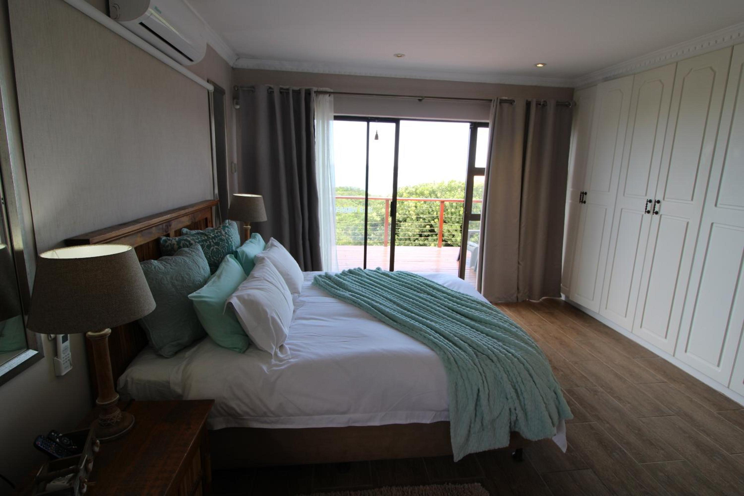 Queen Suite with Sea View - Photo 3