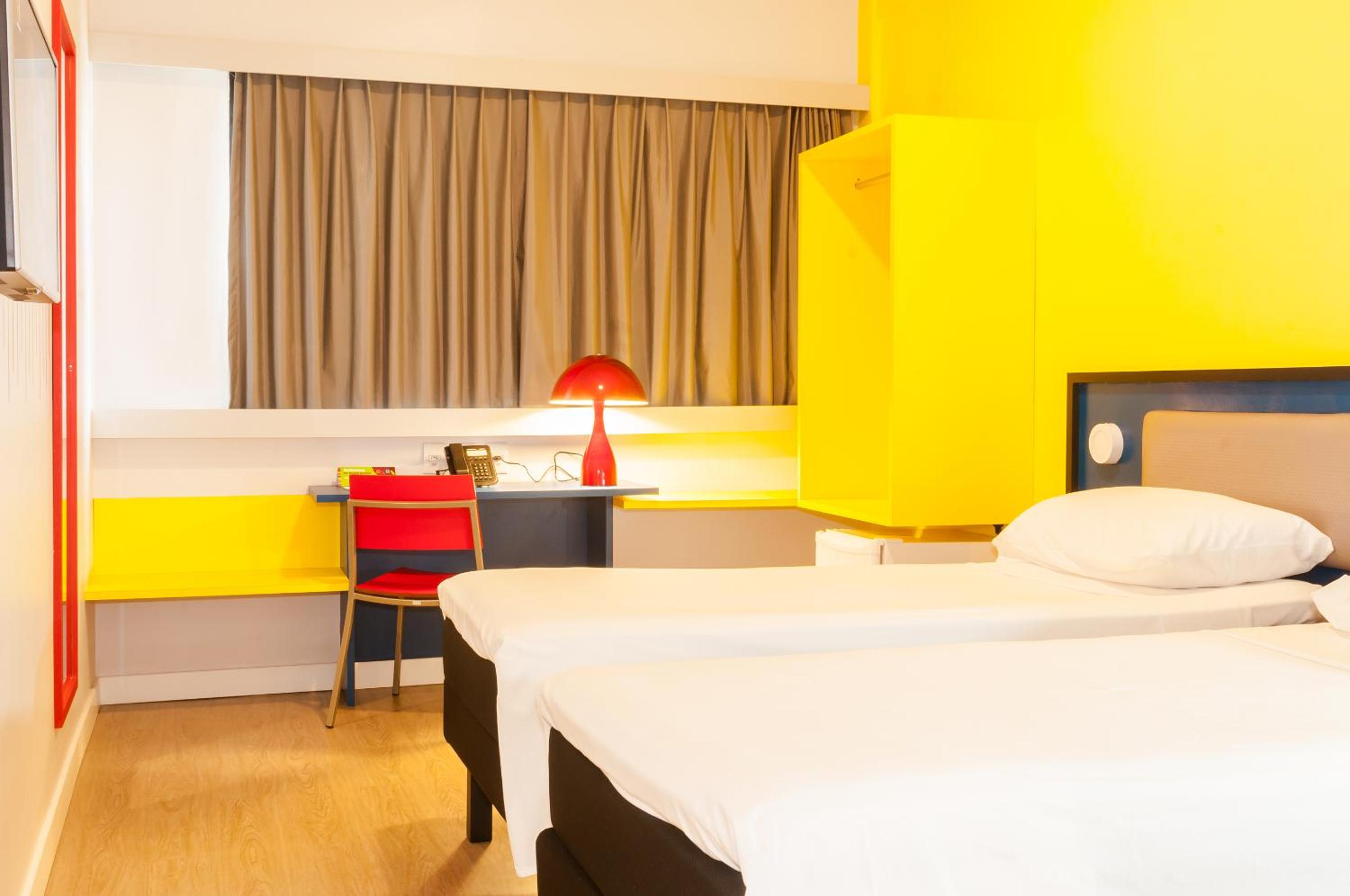 Apartment with Two Single Beds