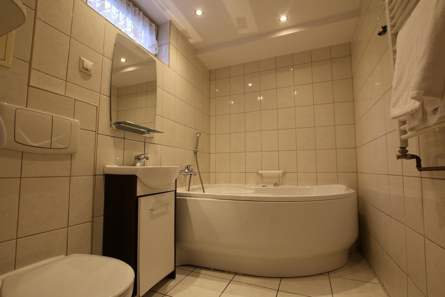 Double Room with Spa Bath - Photo 7