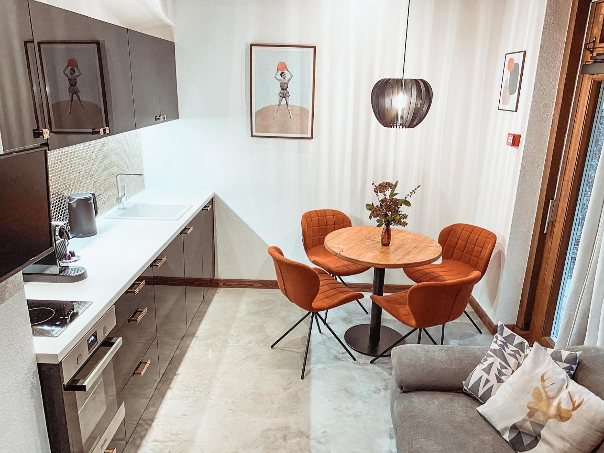 Apartment with Terrace - Photo 4