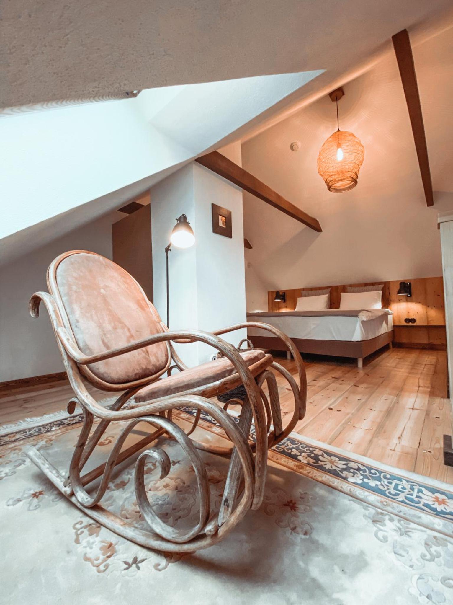 Apartment with Terrace - Photo 7
