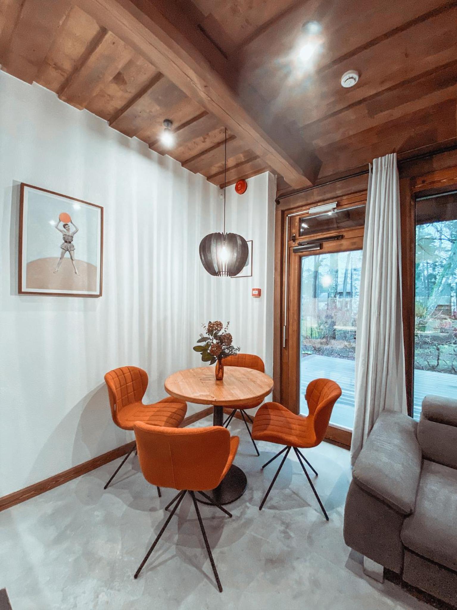 Apartment with Terrace - Photo 9