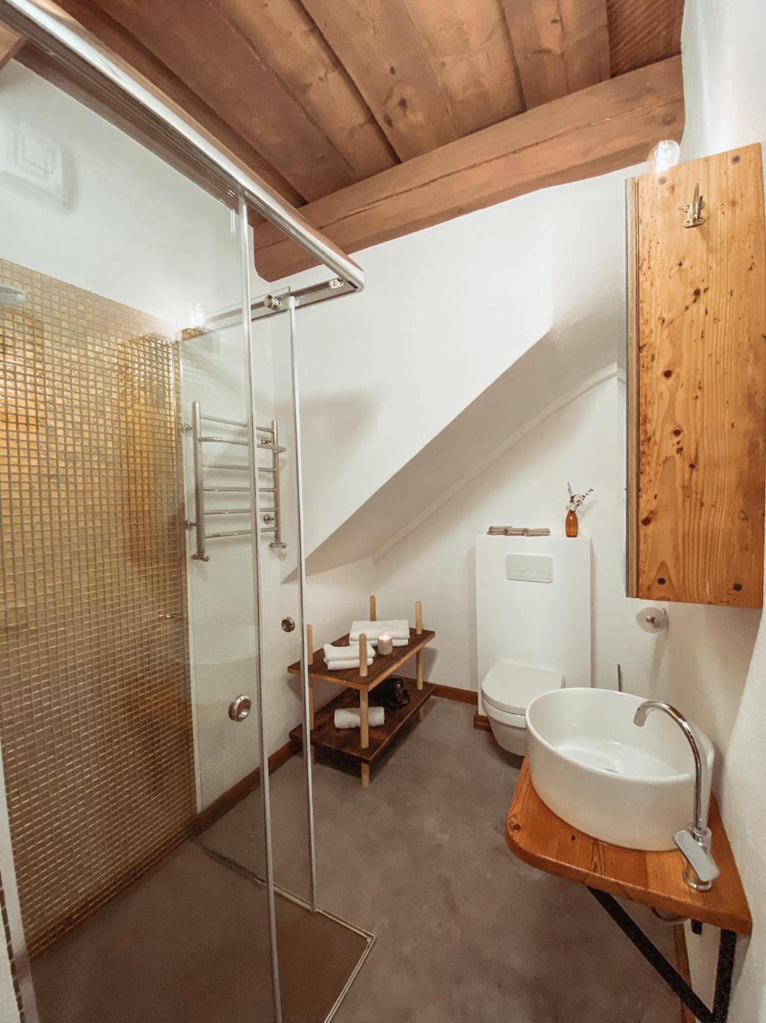 Apartment with Terrace - Photo 11