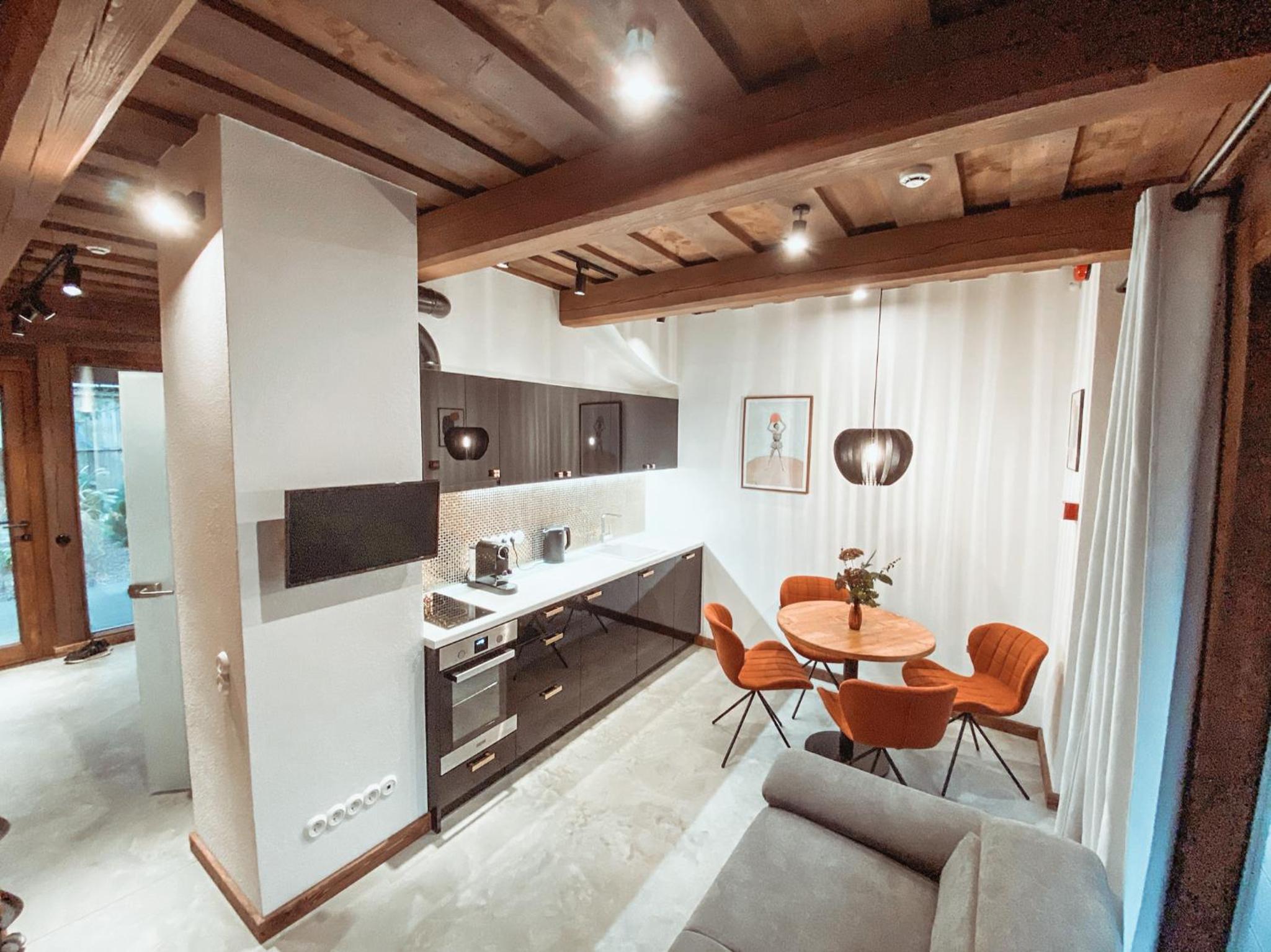 Apartment with Terrace - Photo 2