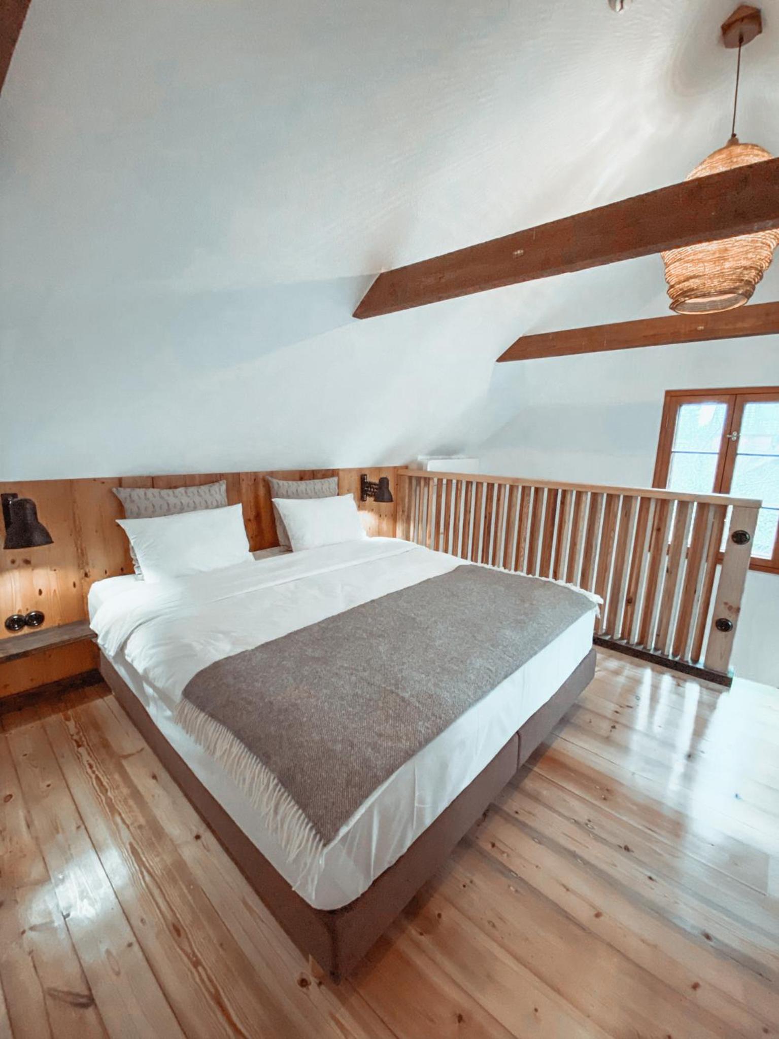 Apartment with Terrace - Photo 10