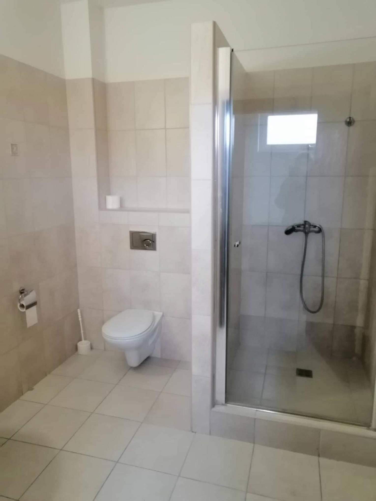 Double Room - Photo 11