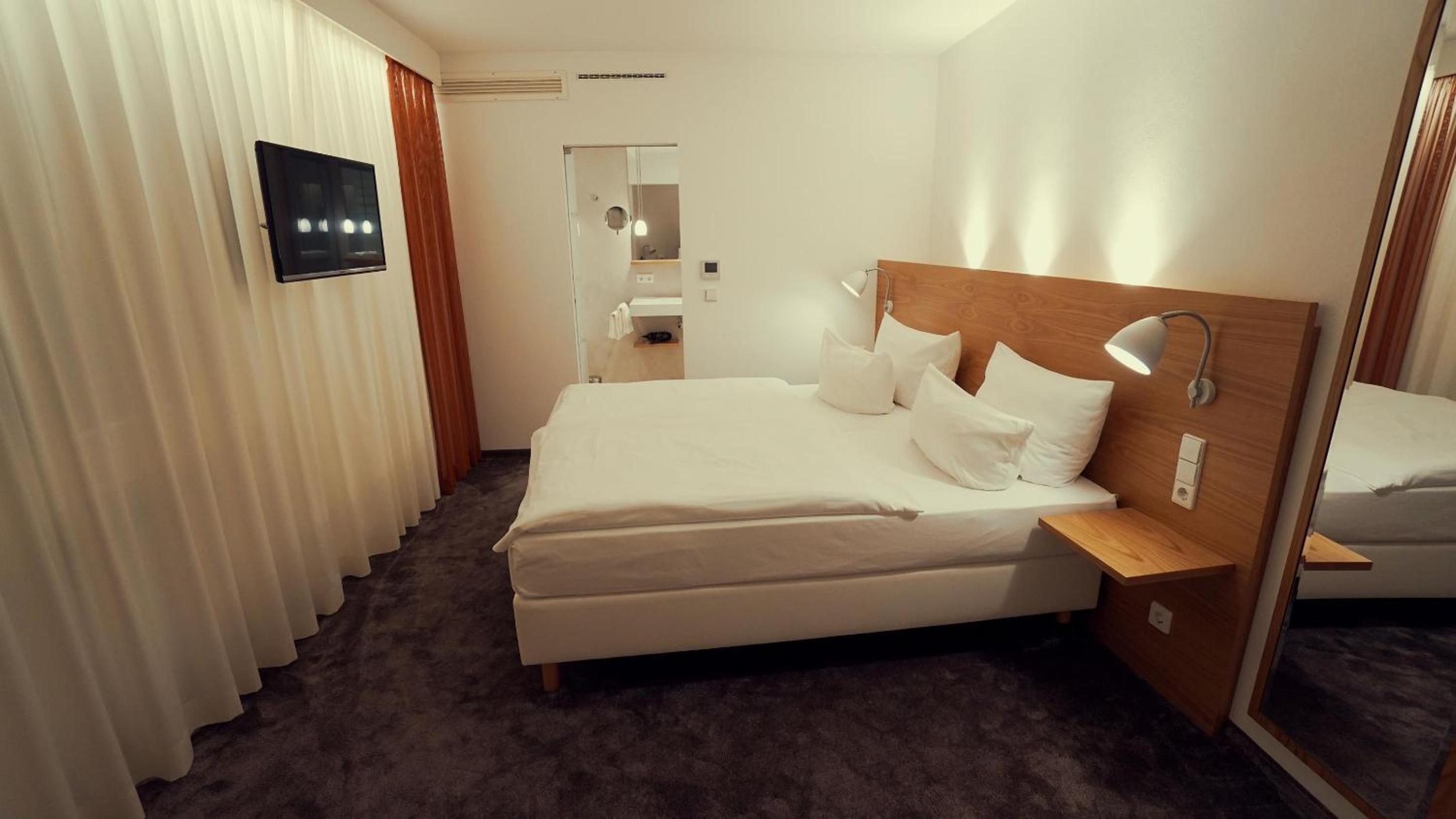 Deluxe Room - Photo 7