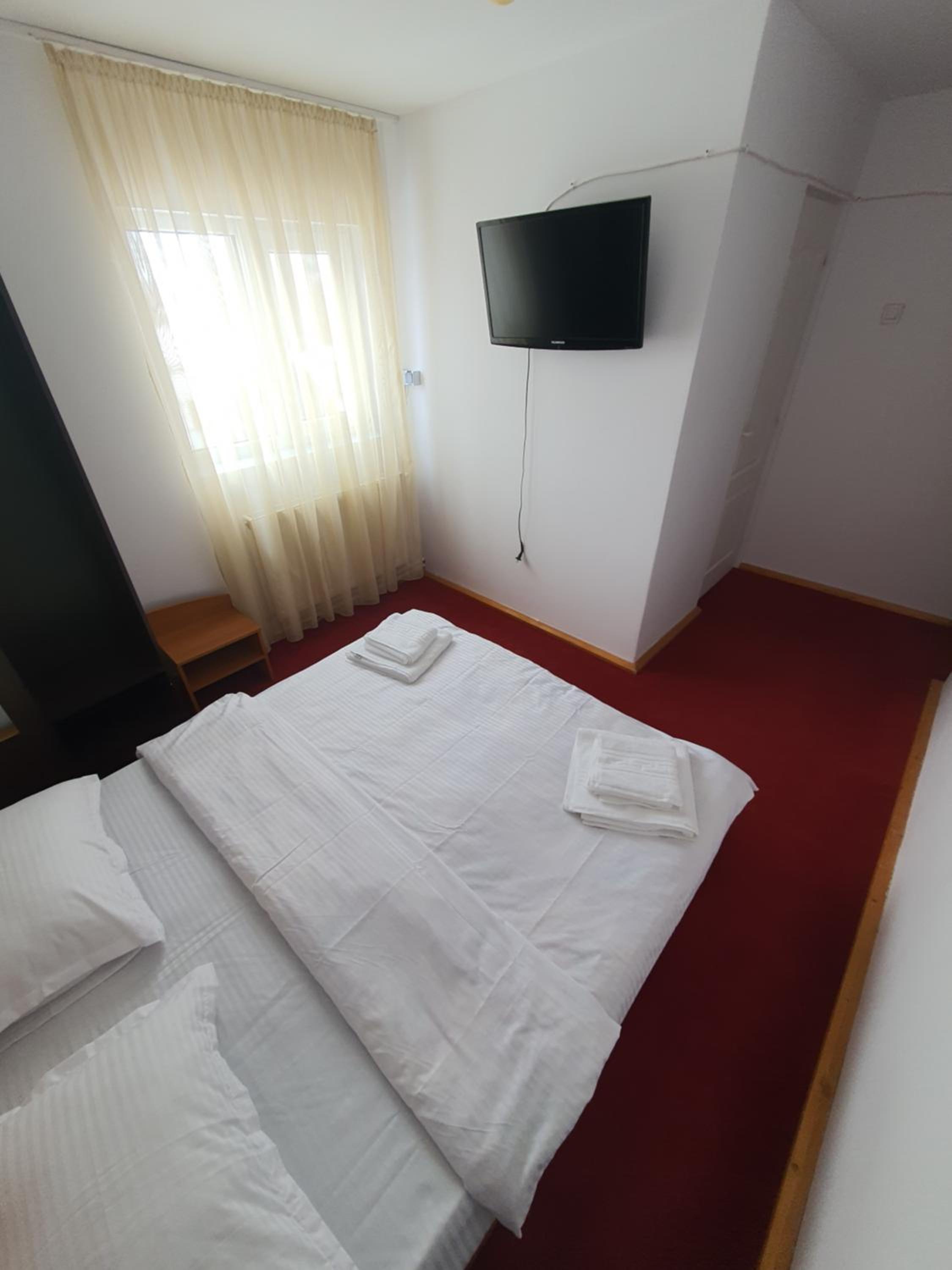 Double Room with Private Bathroom - Photo 1
