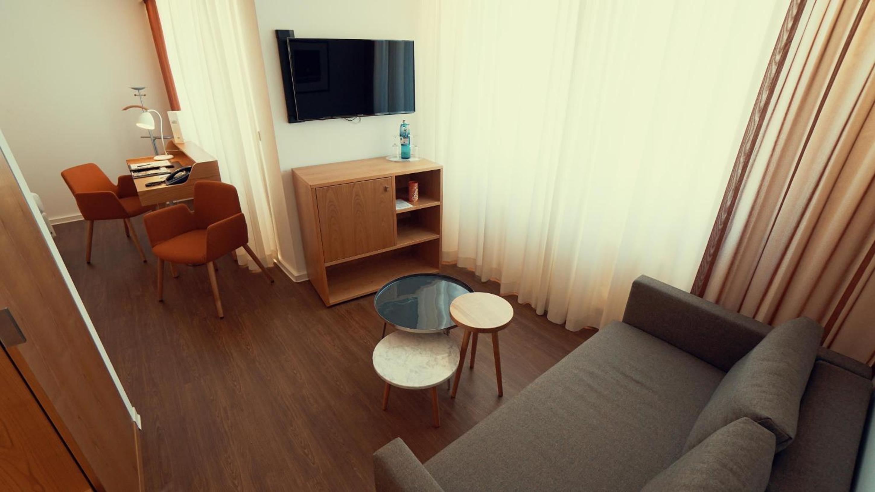 Executive Room - Photo 7