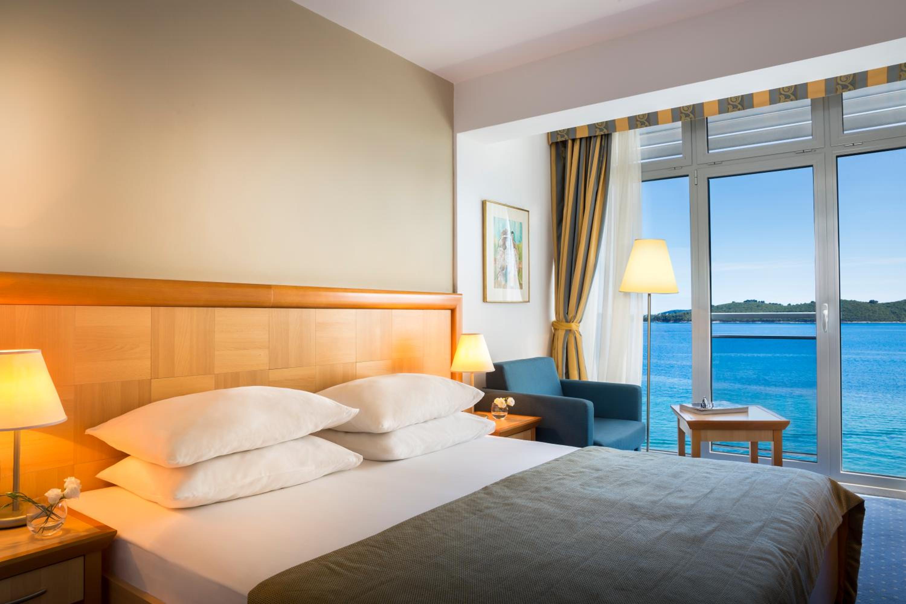 Superior Double Room with Sea View - Photo 2