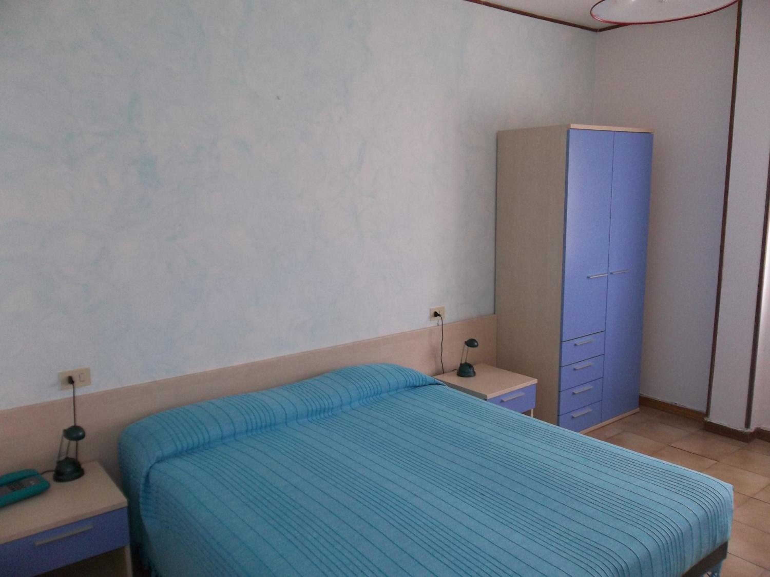 Double or Twin Room with Extra Bed - Photo 1