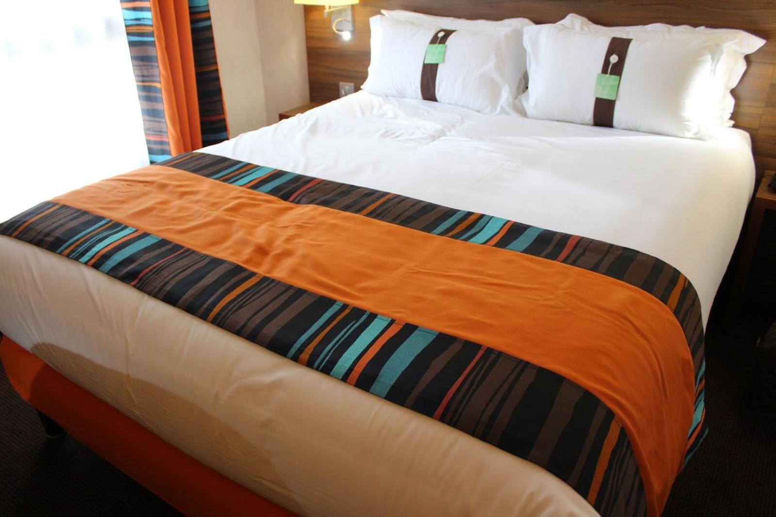 Two-Bedroom Queen Suite with Two Single Beds