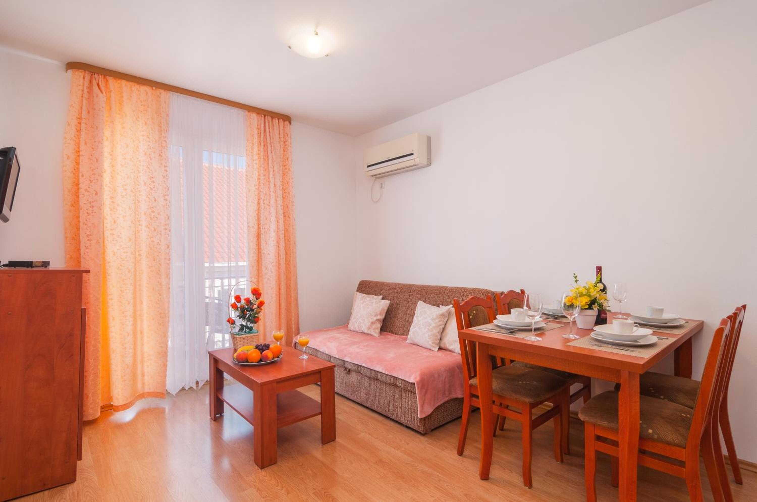 Two-Bedroom Apartment with Sea View - Photo 4