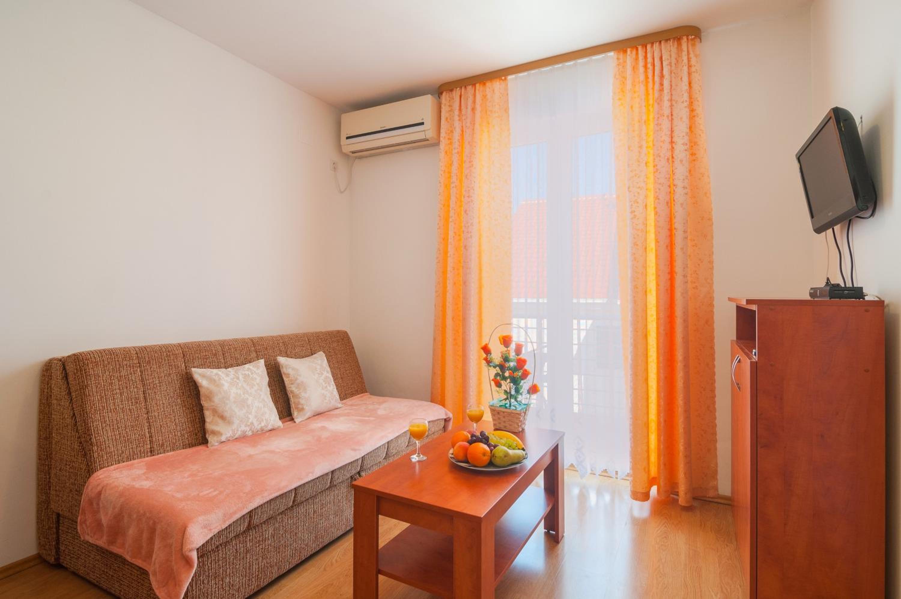 One-Bedroom Apartment with Sea View photo 3