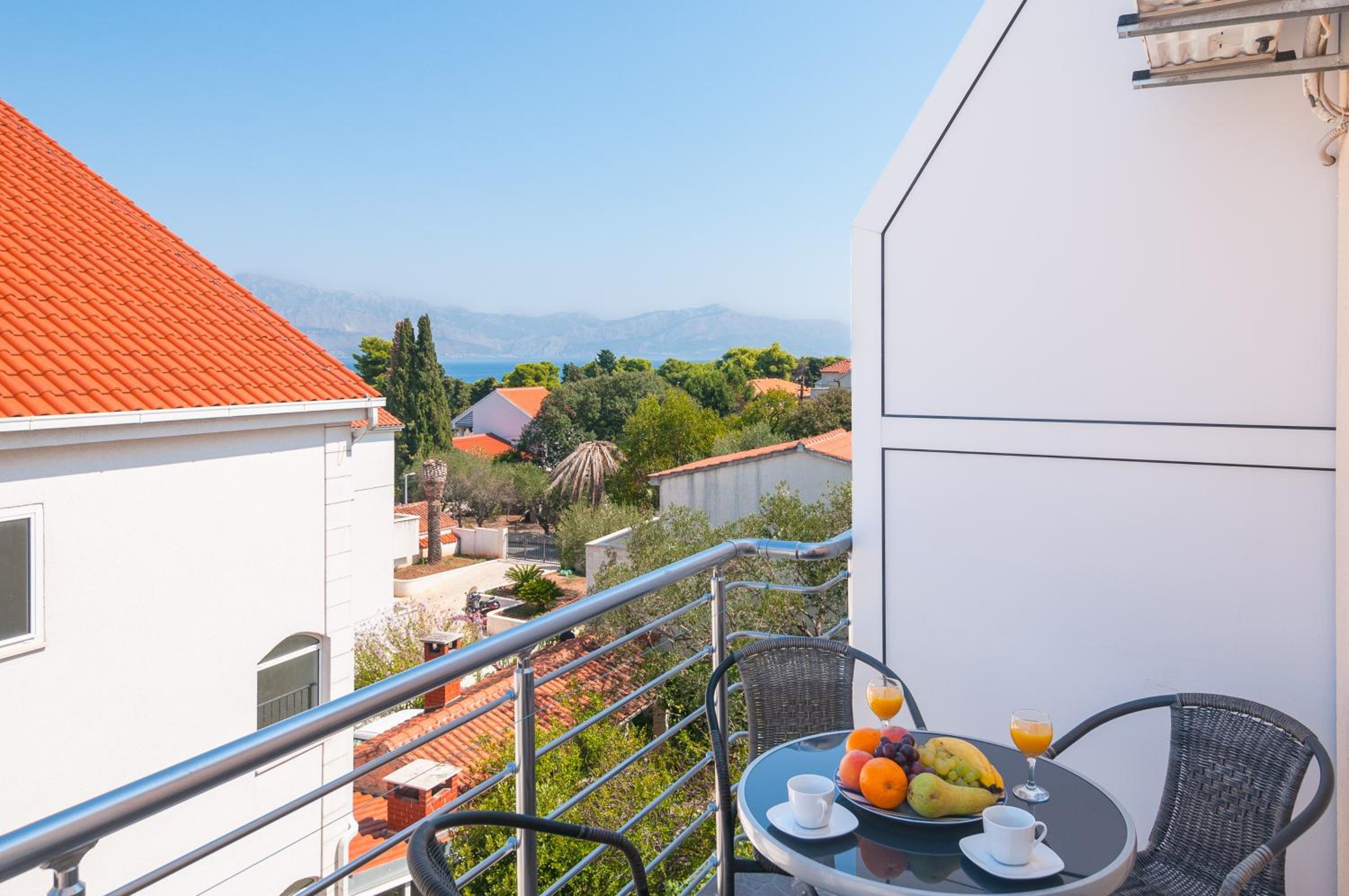 Two-Bedroom Apartment with Sea View - Photo 10