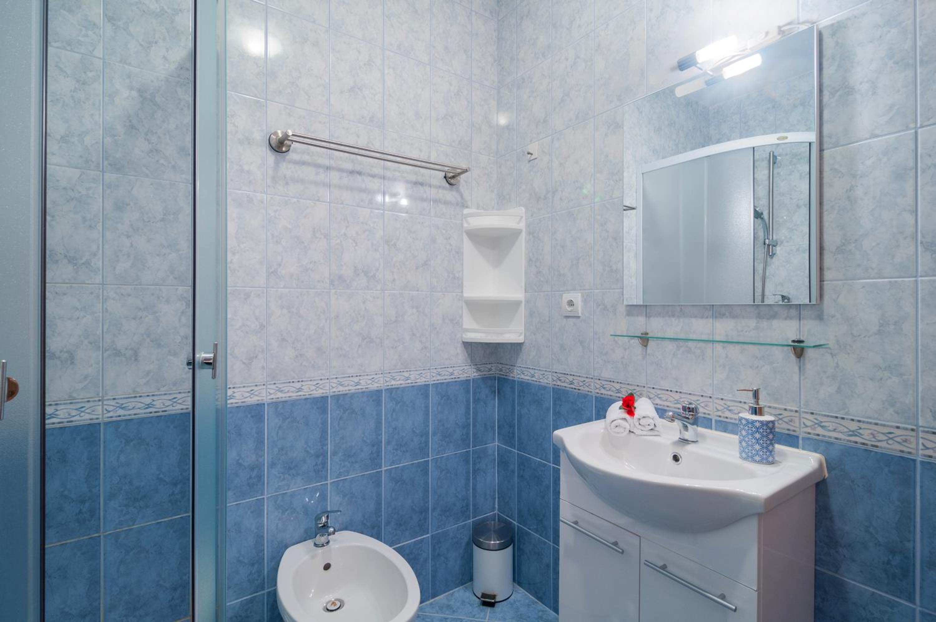 Two-Bedroom Apartment with Sea View - Photo 3