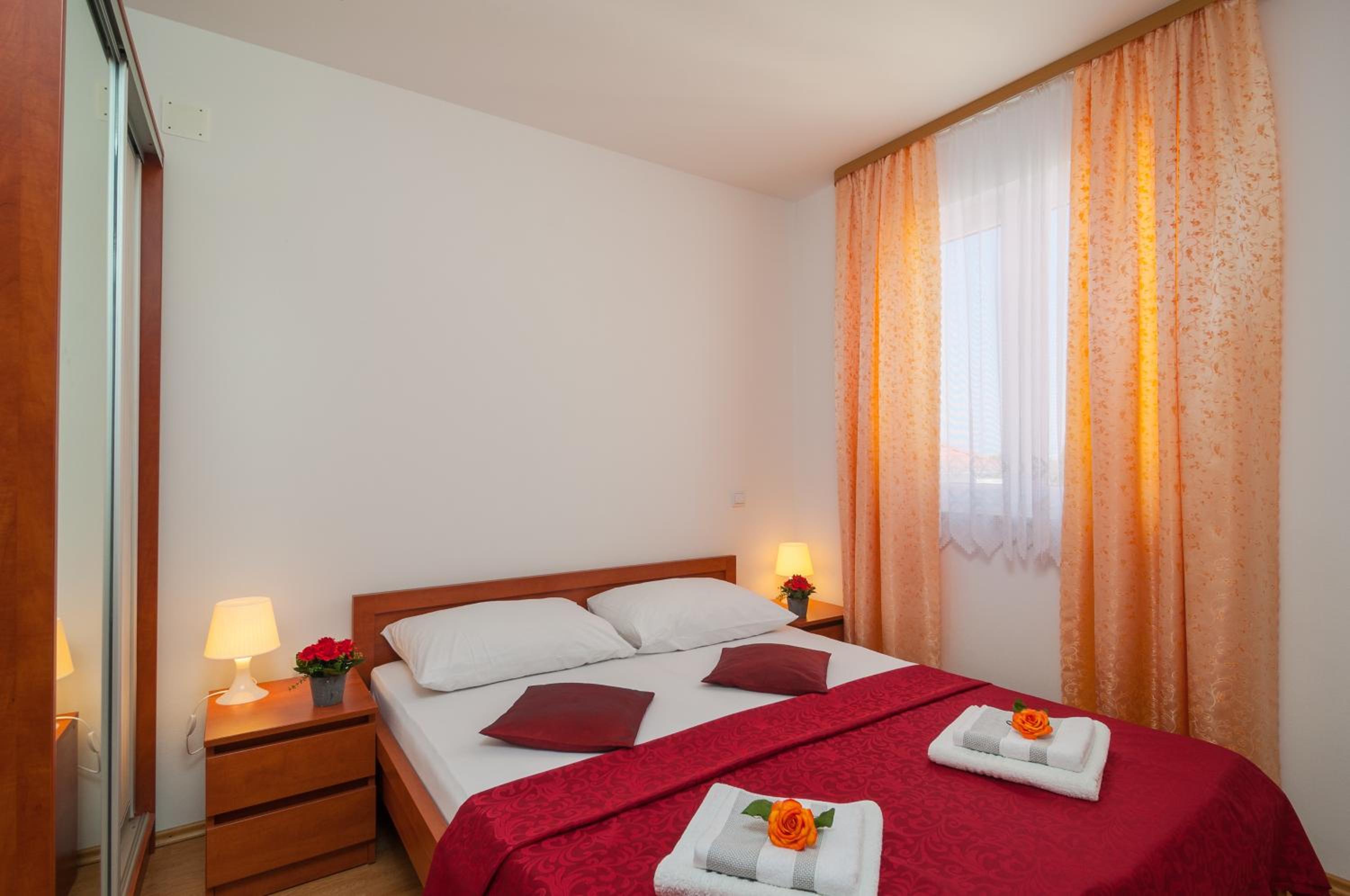 Two-Bedroom Apartment with Sea View - Photo 6
