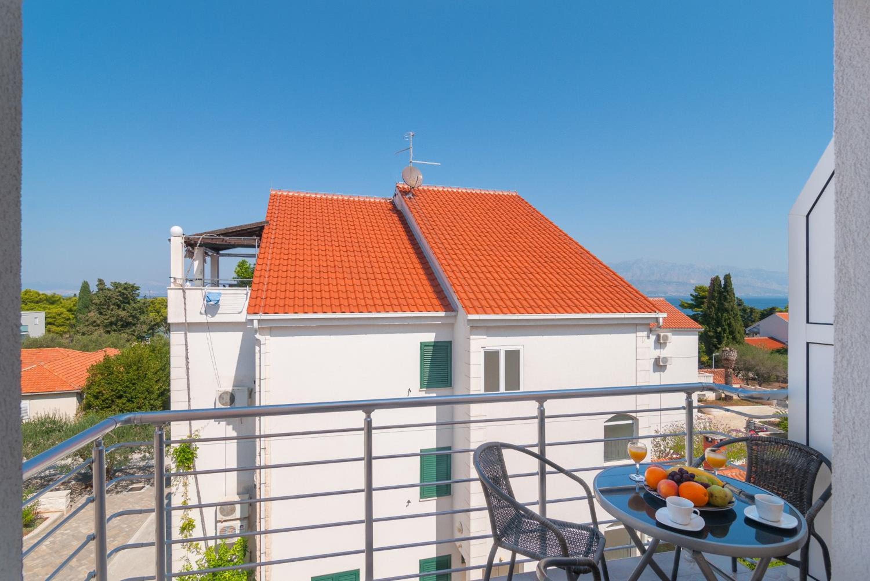 Two-Bedroom Apartment with Sea View - Photo 5