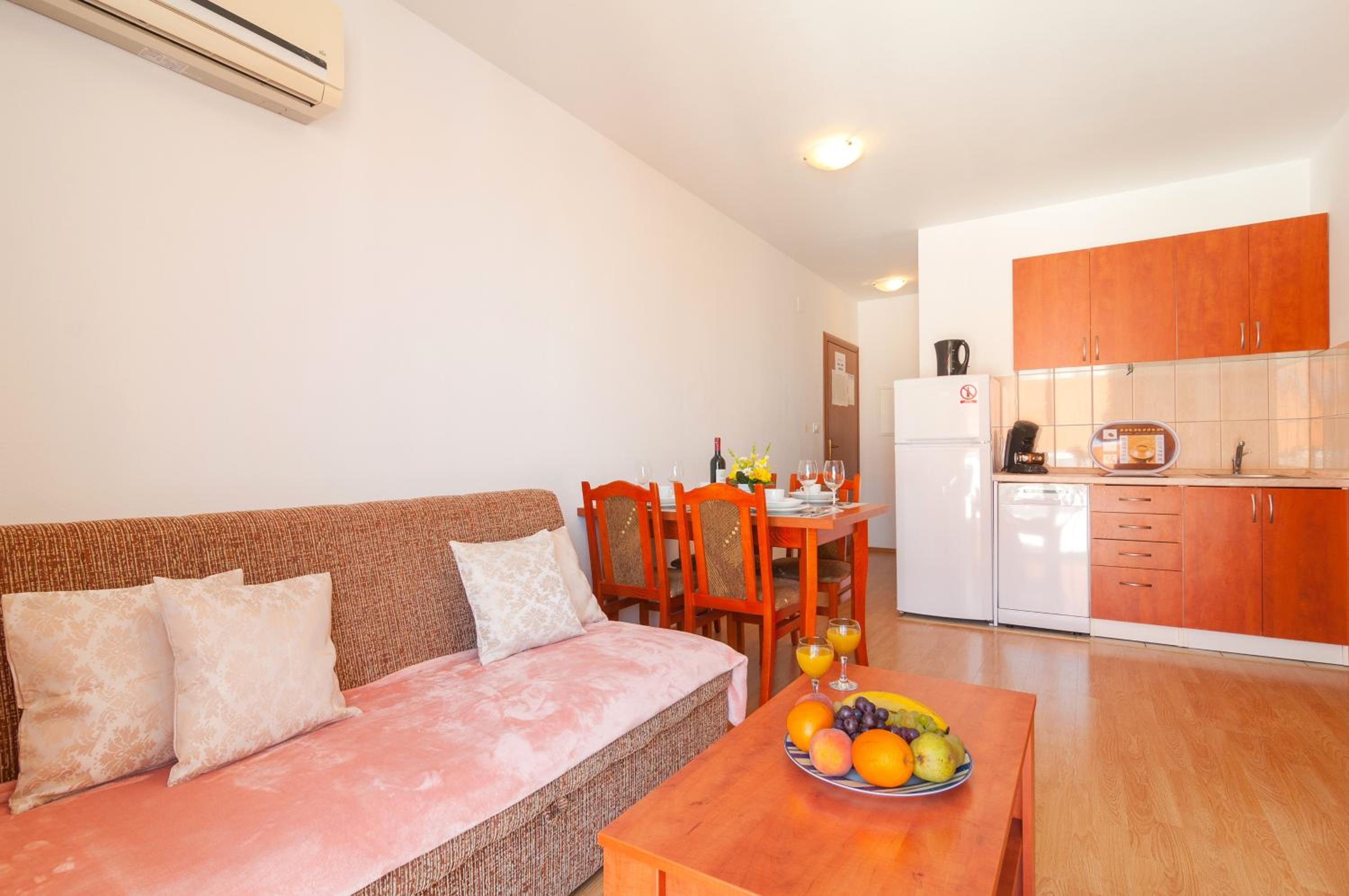 Two-Bedroom Apartment with Sea View - Photo 9